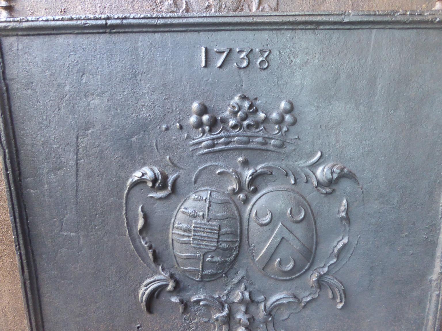 French Louis XIV 'Coat of Arms' Fireback, 17th-18th Century In Good Condition In Amerongen, NL