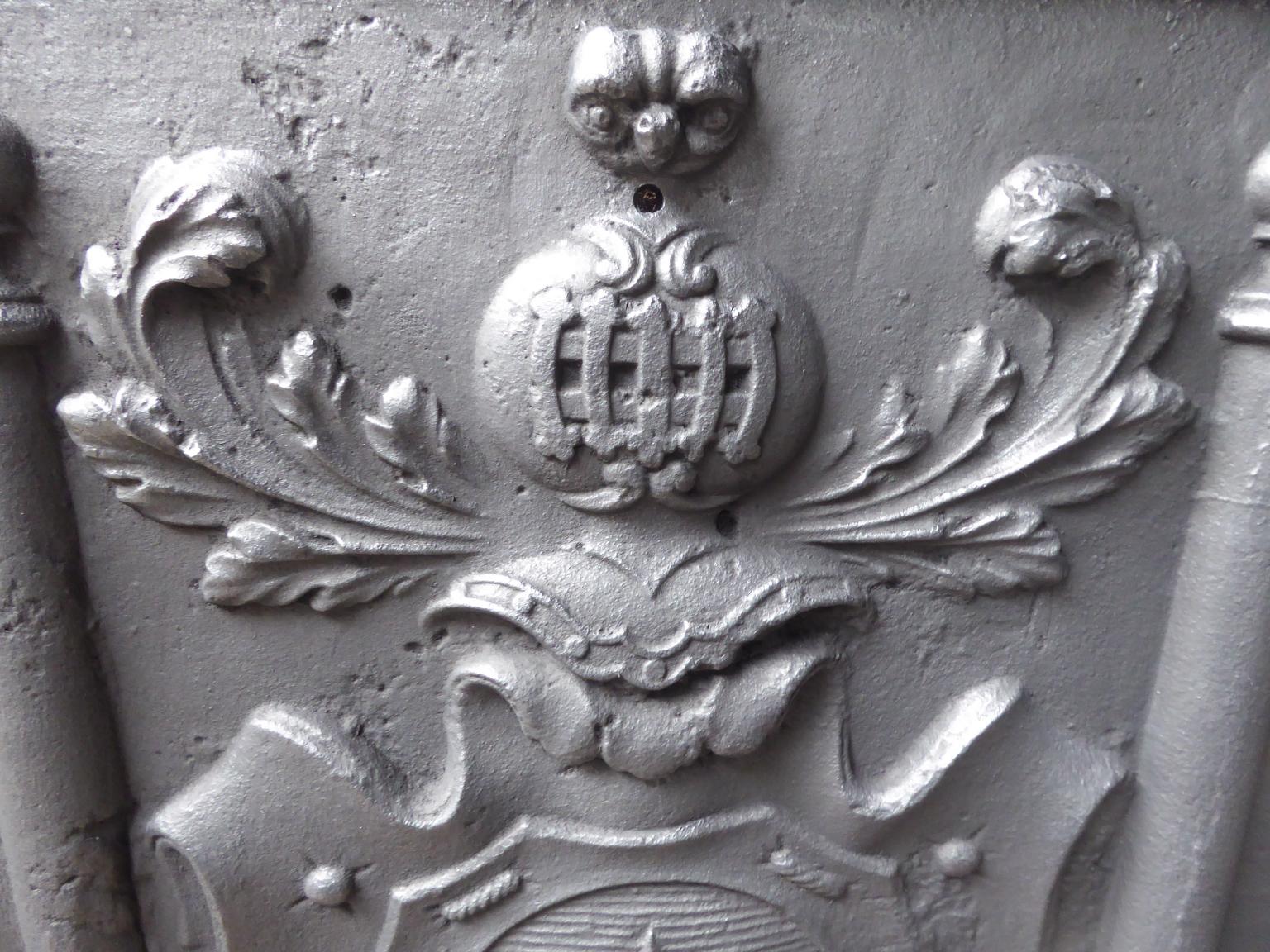 French Louis XIV 'Coat of Arms' Fireback / Backsplash, 17th-18th Century In Good Condition For Sale In Amerongen, NL