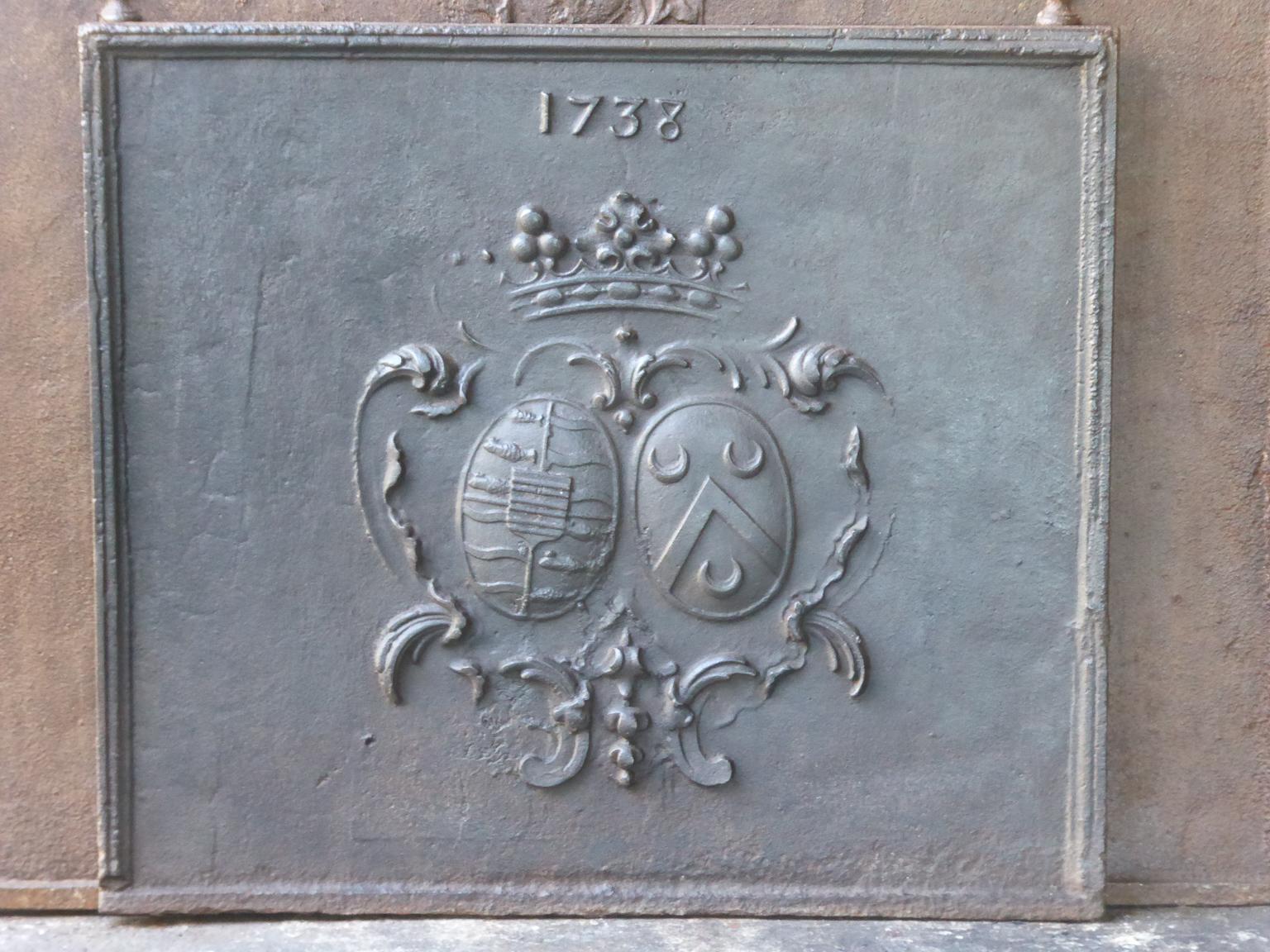17th-18th century French Louis XIV fireback with a coat of arms. The fireback is made of cast iron and has a natural brown patina. Upon request it can be made black.







