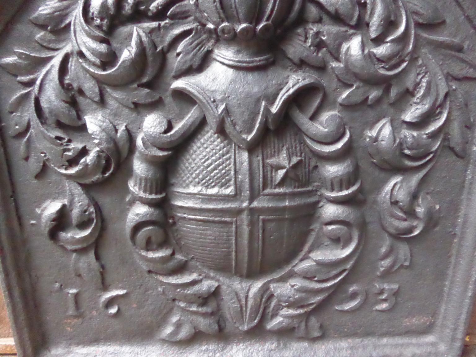 French Louis XIV 'Coat of Arms' Fireback / Backsplash, 17th Century In Good Condition For Sale In Amerongen, NL