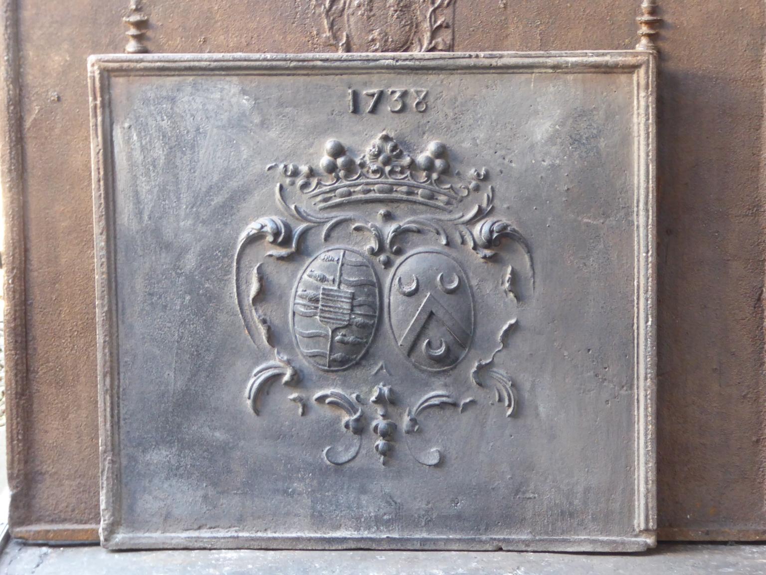 Beautiful 18th century French Louis XIV fireback with an unknown coat of arms. The crown suggests royalty. The date of production of the fireback, 1732, is also cast in the fireback.

The fireback has a natural brown patina. Upon request it can be