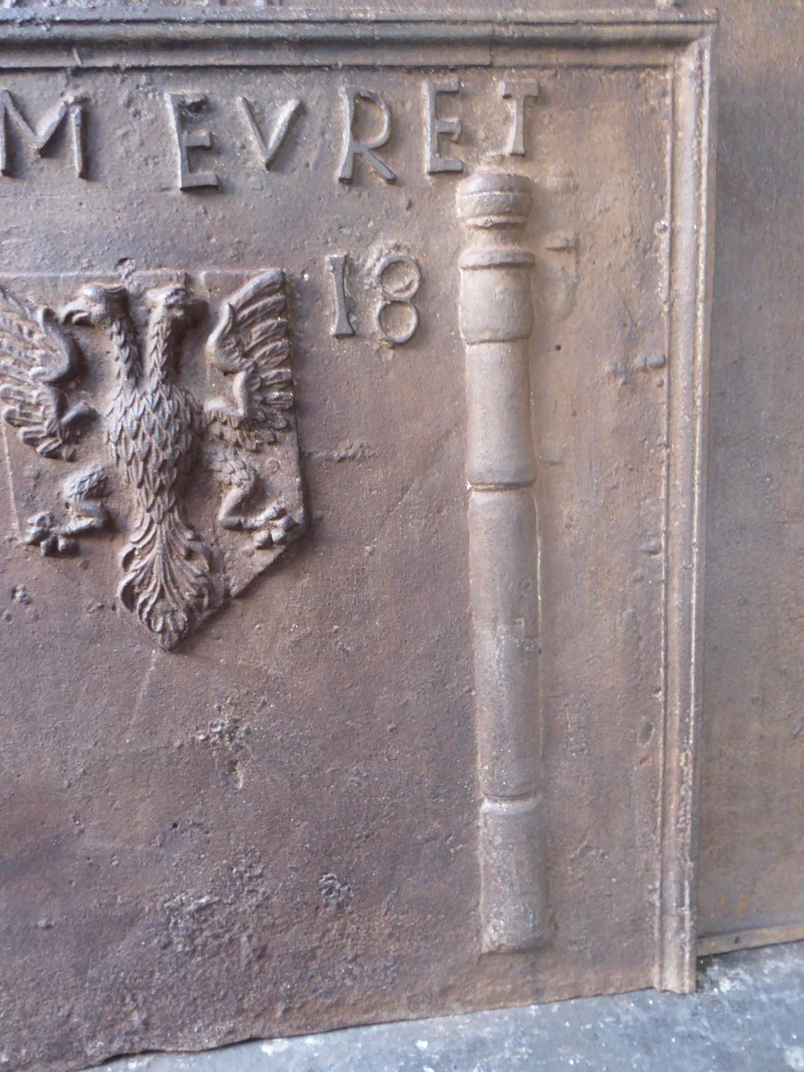Ferro Rivestimento per caminetto con stemma Luigi XIV, inizio XVIII secolo in vendita