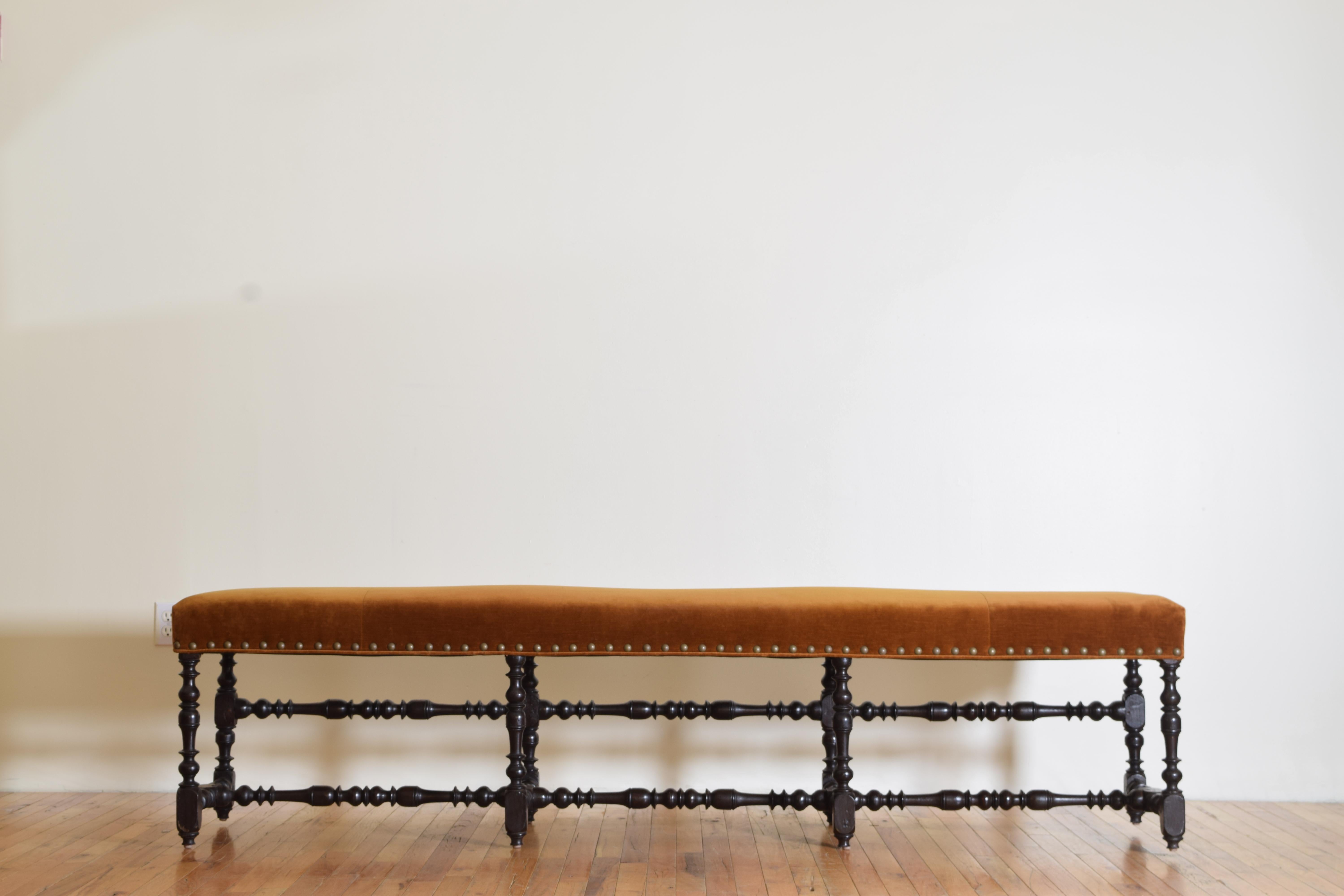 French Louis XIV Ebonized Walnut & Upholstered Long Bench, Early 18th Century In Good Condition In Atlanta, GA