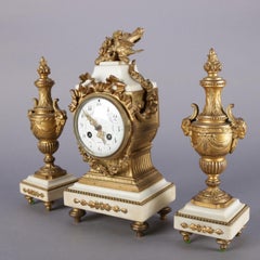 Ensemble de pendules à garniture en métal doré et marbre de style Louis XIV:: vers 1890