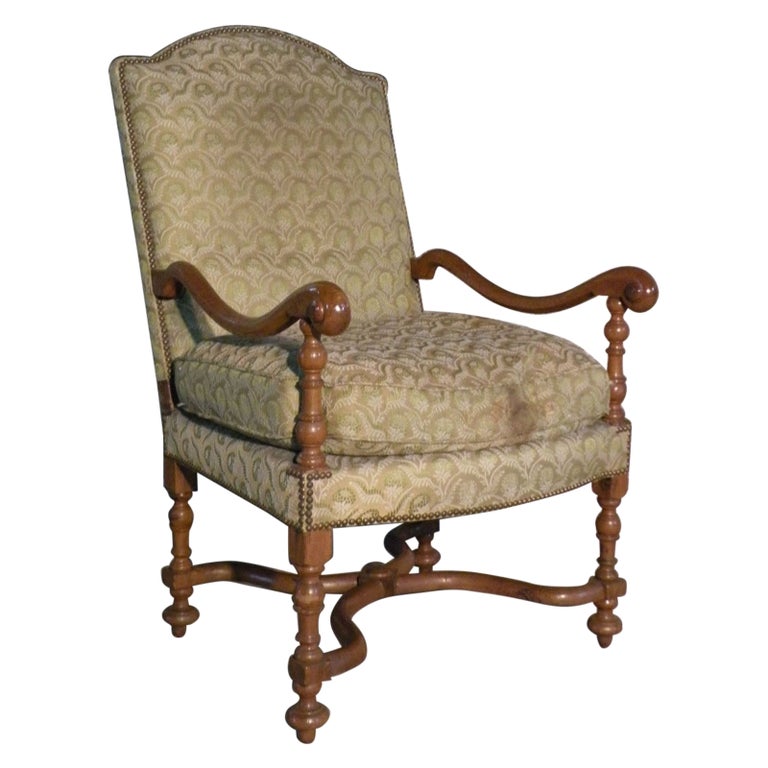 French Louis XIV late 17th Century Beechwood Armchair For Sale at