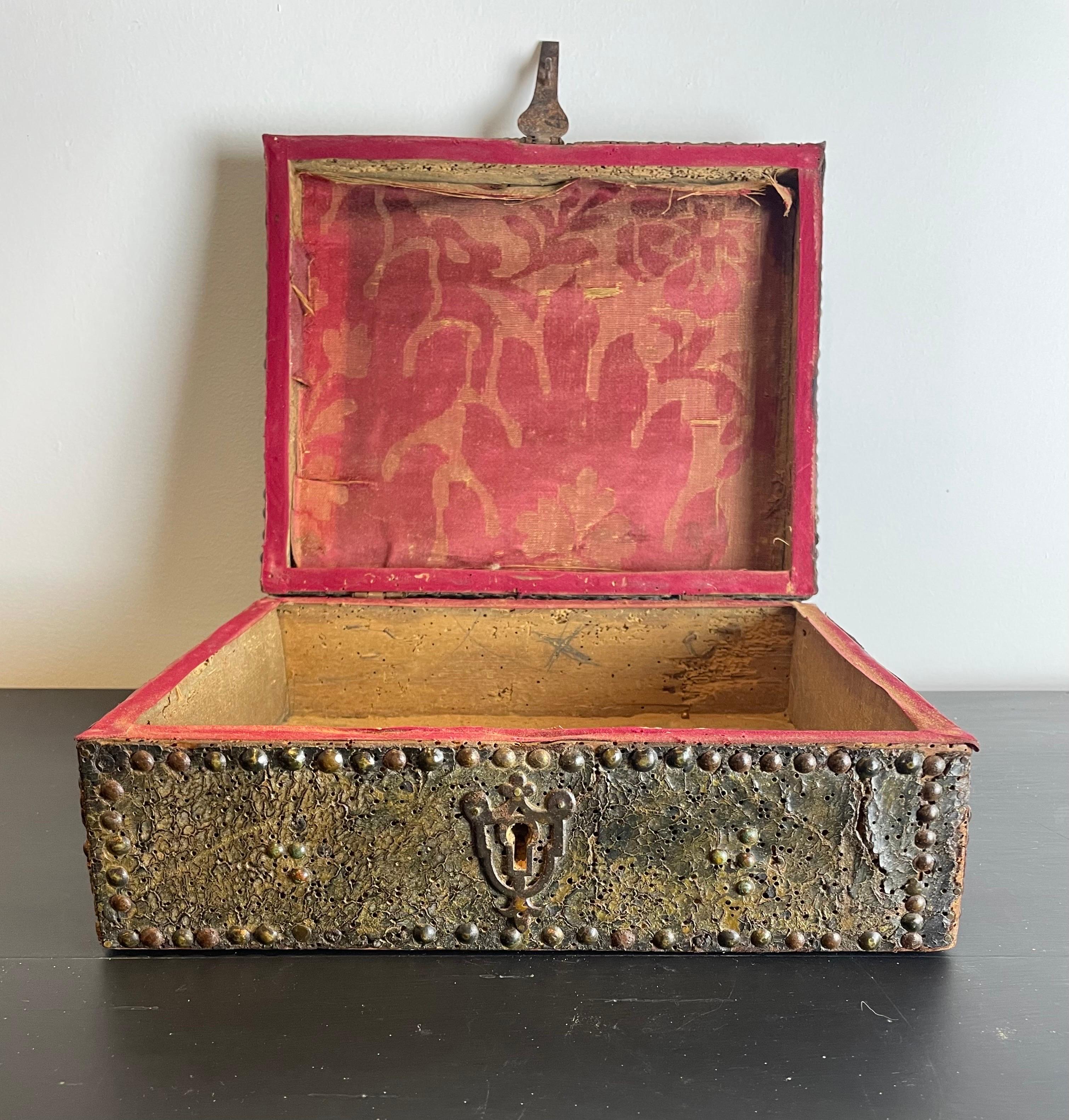 French Louis XIV Messenger Box - Leather Wrapped Wood - France - 17th 18th For Sale 6