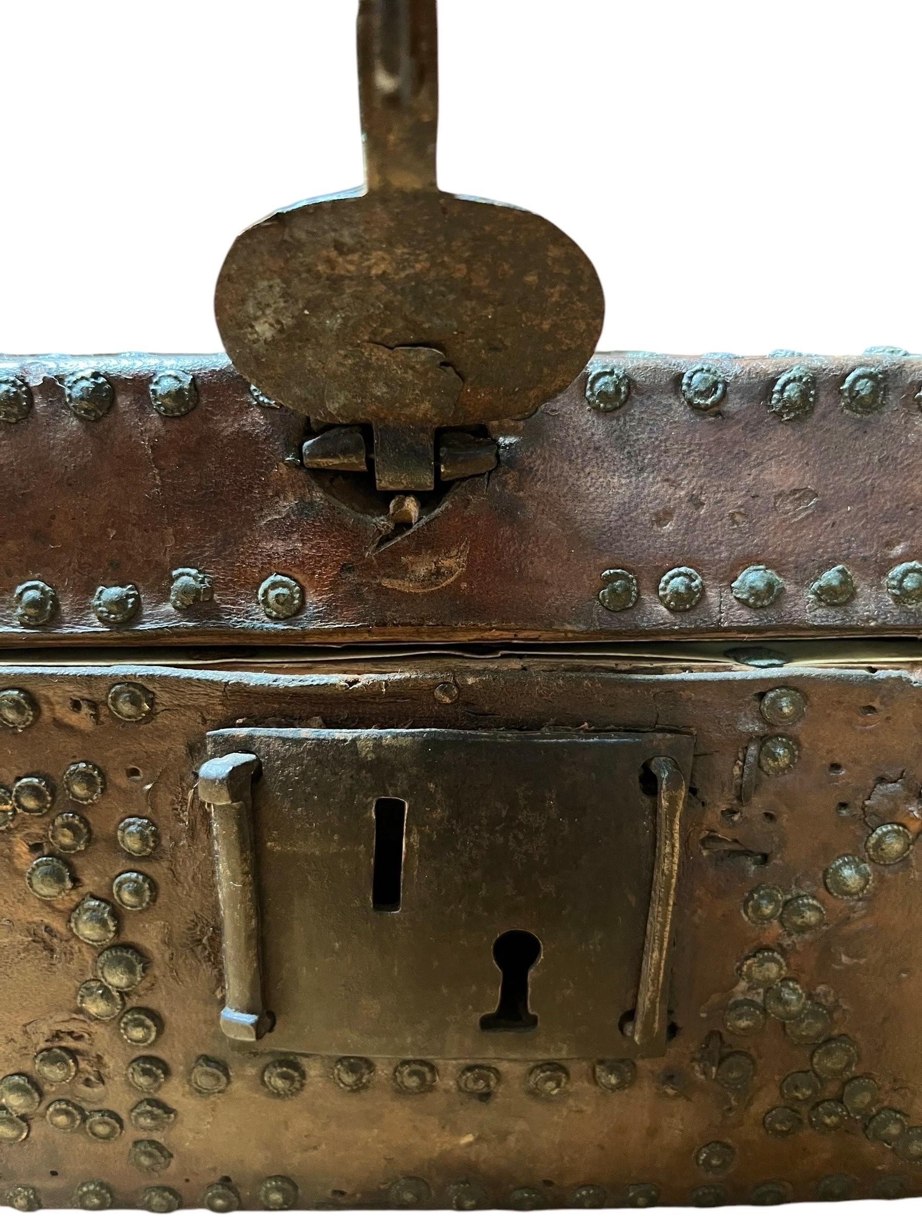 Scatola francese Luigi XIV - Legno rivestito in pelle - Francia - 17°-18° secolo in vendita 7