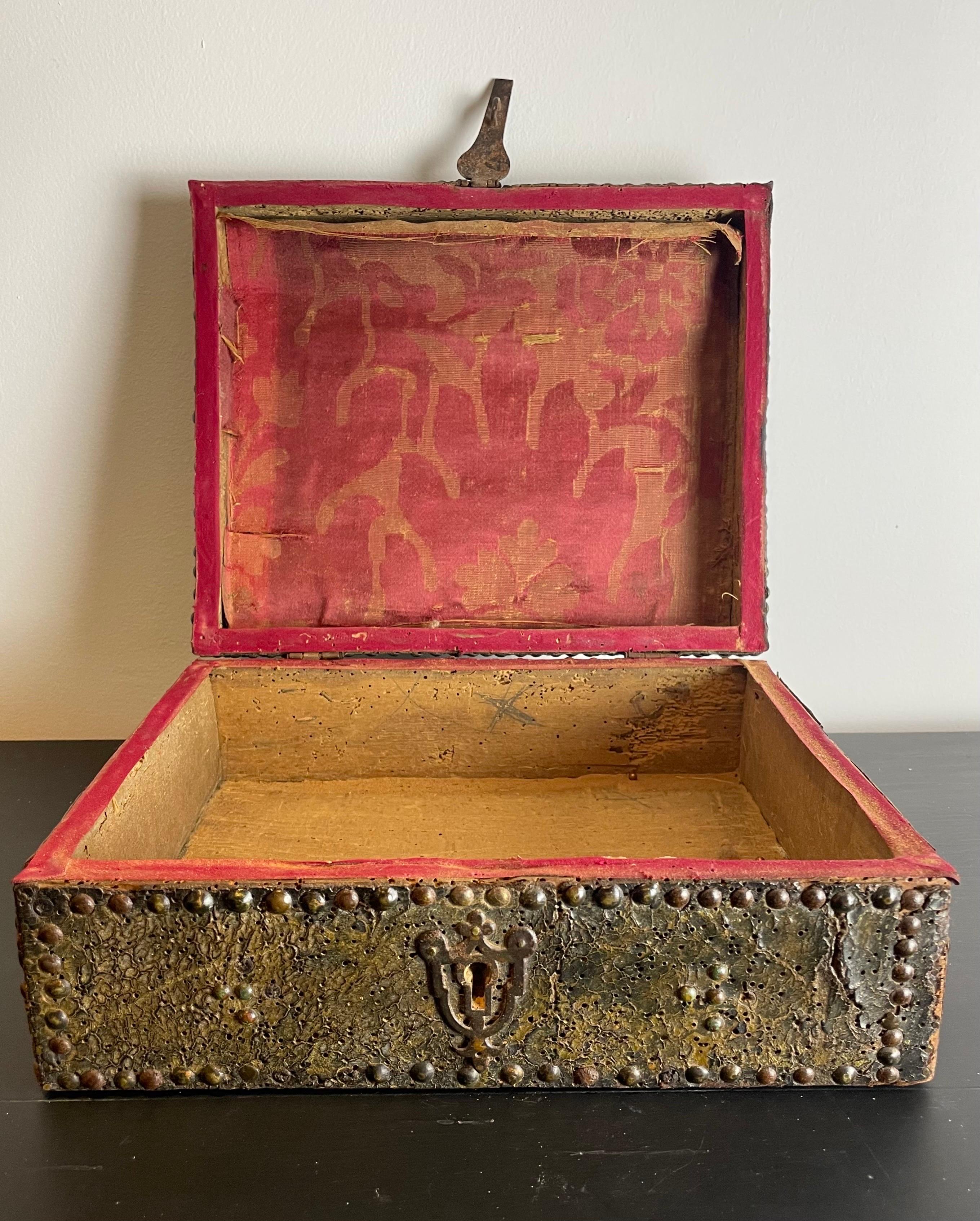 French Louis XIV Messenger Box - Leather Wrapped Wood - France - 17th 18th For Sale 2