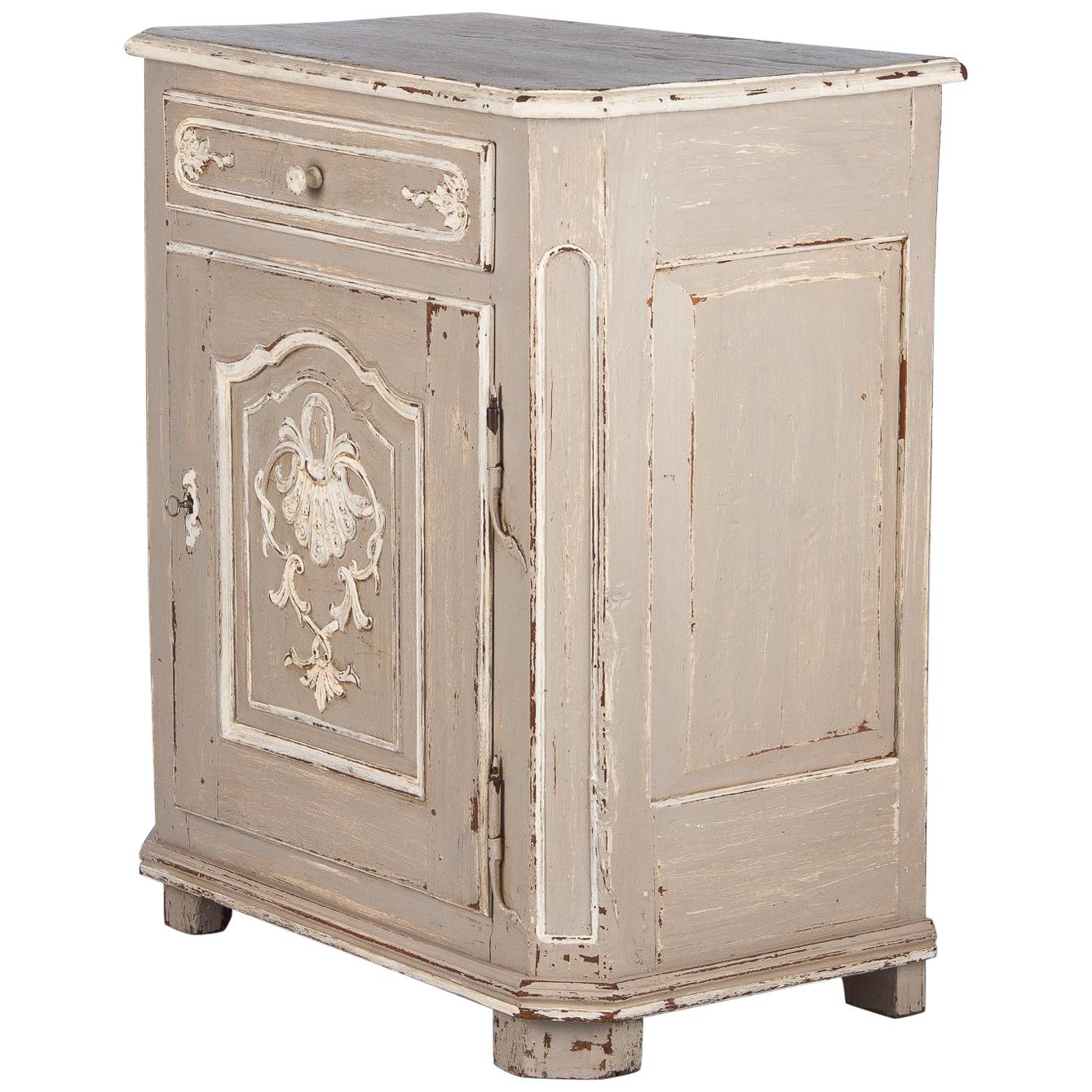 French Louis XIV Painted Oak Confiturier Cabinet, 18th Century In Good Condition In Austin, TX