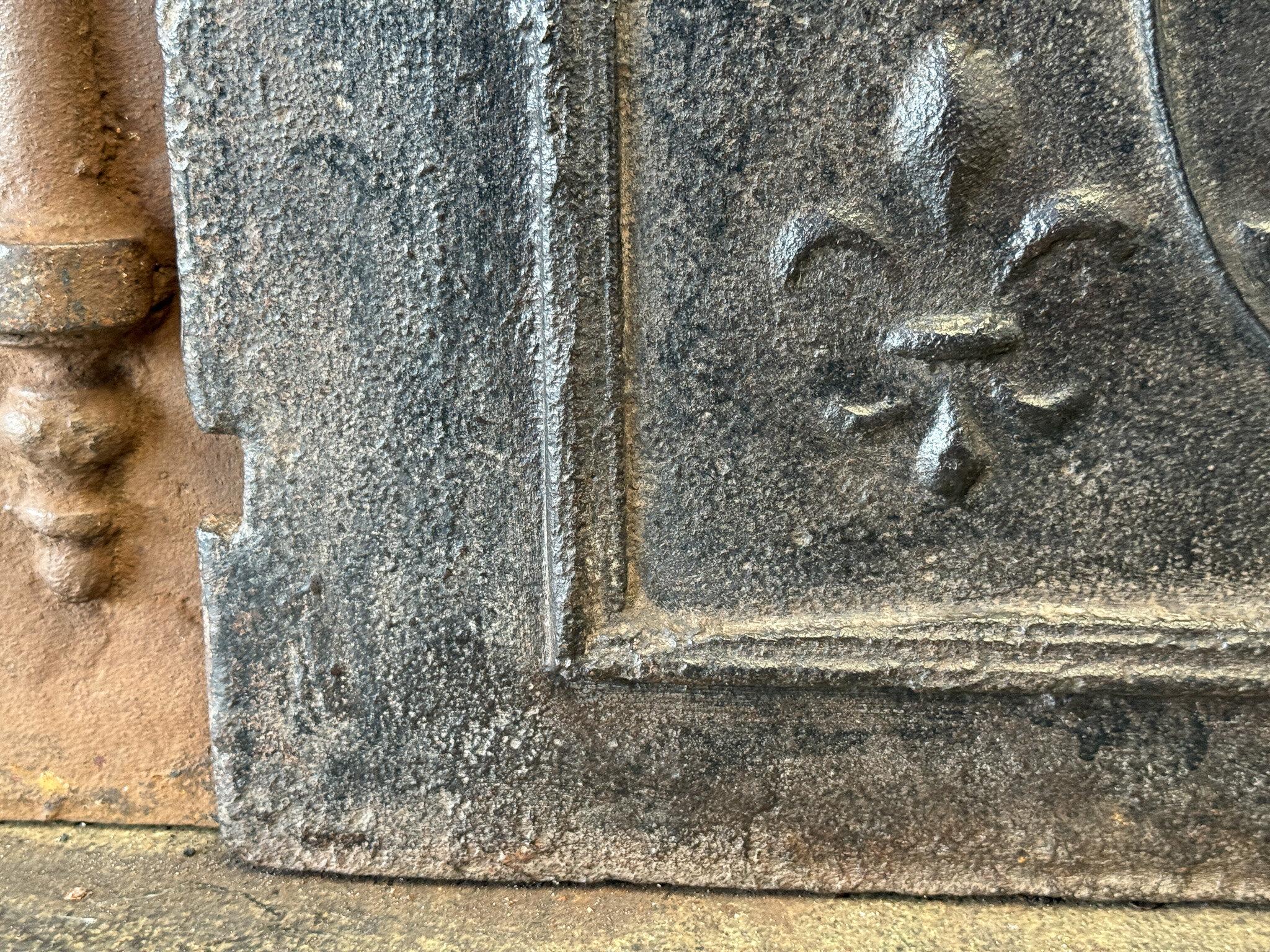 French Louis XIV Period 'Coat of Arms' Fireback / Backsplash, 17th Century For Sale 4