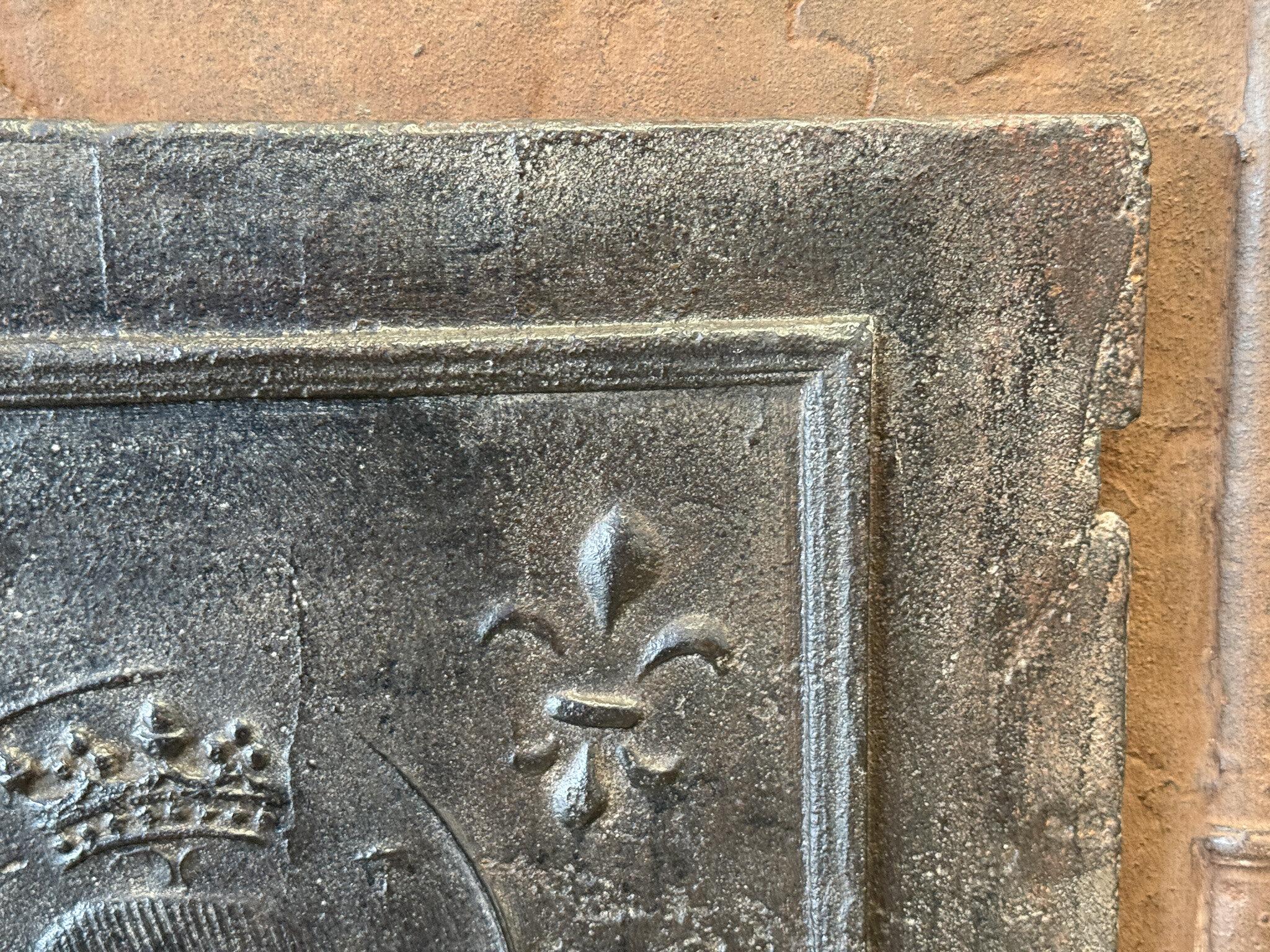 French Louis XIV Period 'Coat of Arms' Fireback / Backsplash, 17th Century For Sale 7