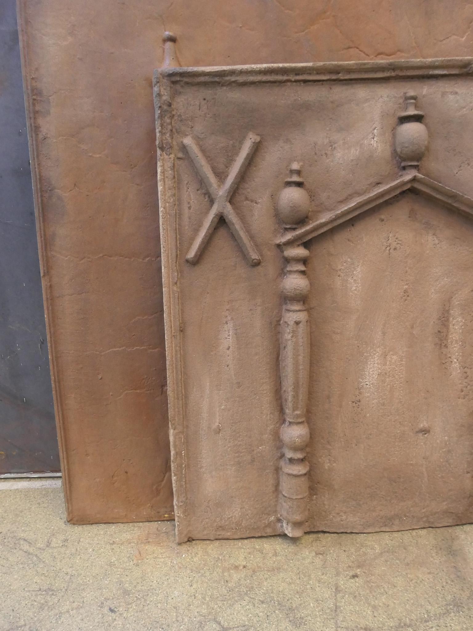 French Louis XIV Period 'Pillars and Pediment' Fireback / Backsplash For Sale 4