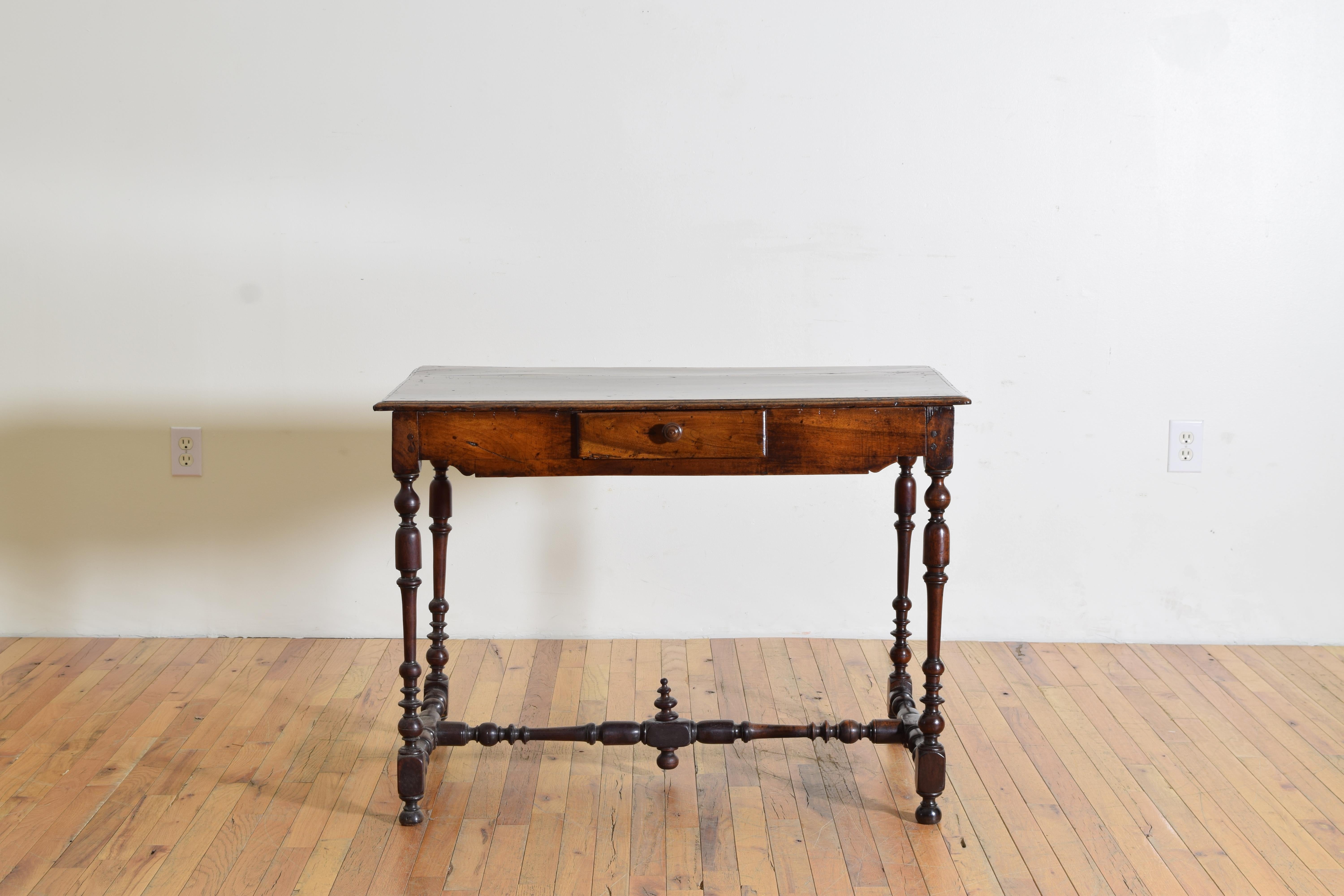French Louis XIV Period Turned Walnut 1-Drawer Table, 1st quarter 18th century In Good Condition For Sale In Atlanta, GA