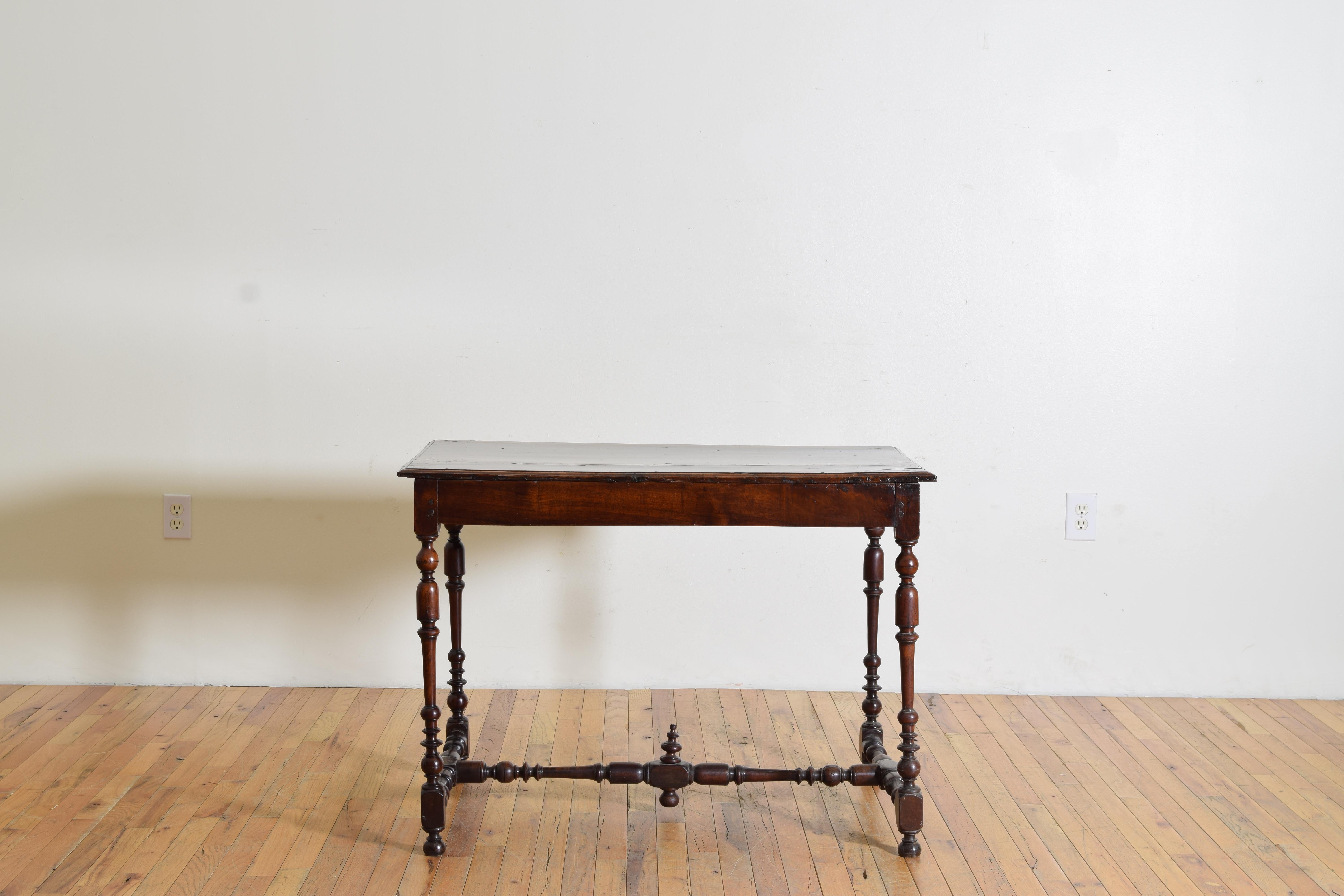 Early 18th Century French Louis XIV Period Turned Walnut 1-Drawer Table, 1st quarter 18th century For Sale