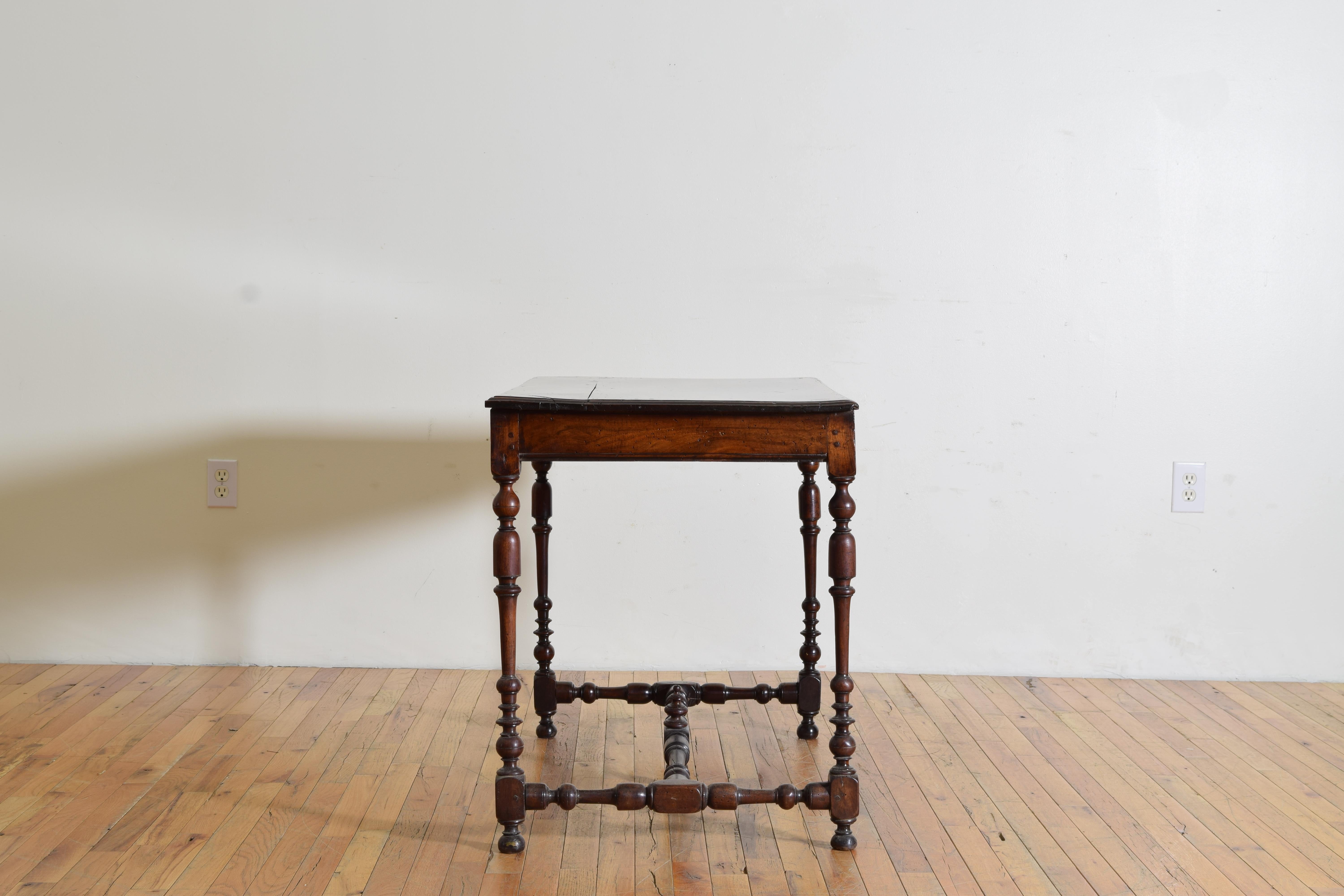 French Louis XIV Period Turned Walnut 1-Drawer Table, 1st quarter 18th century For Sale 1
