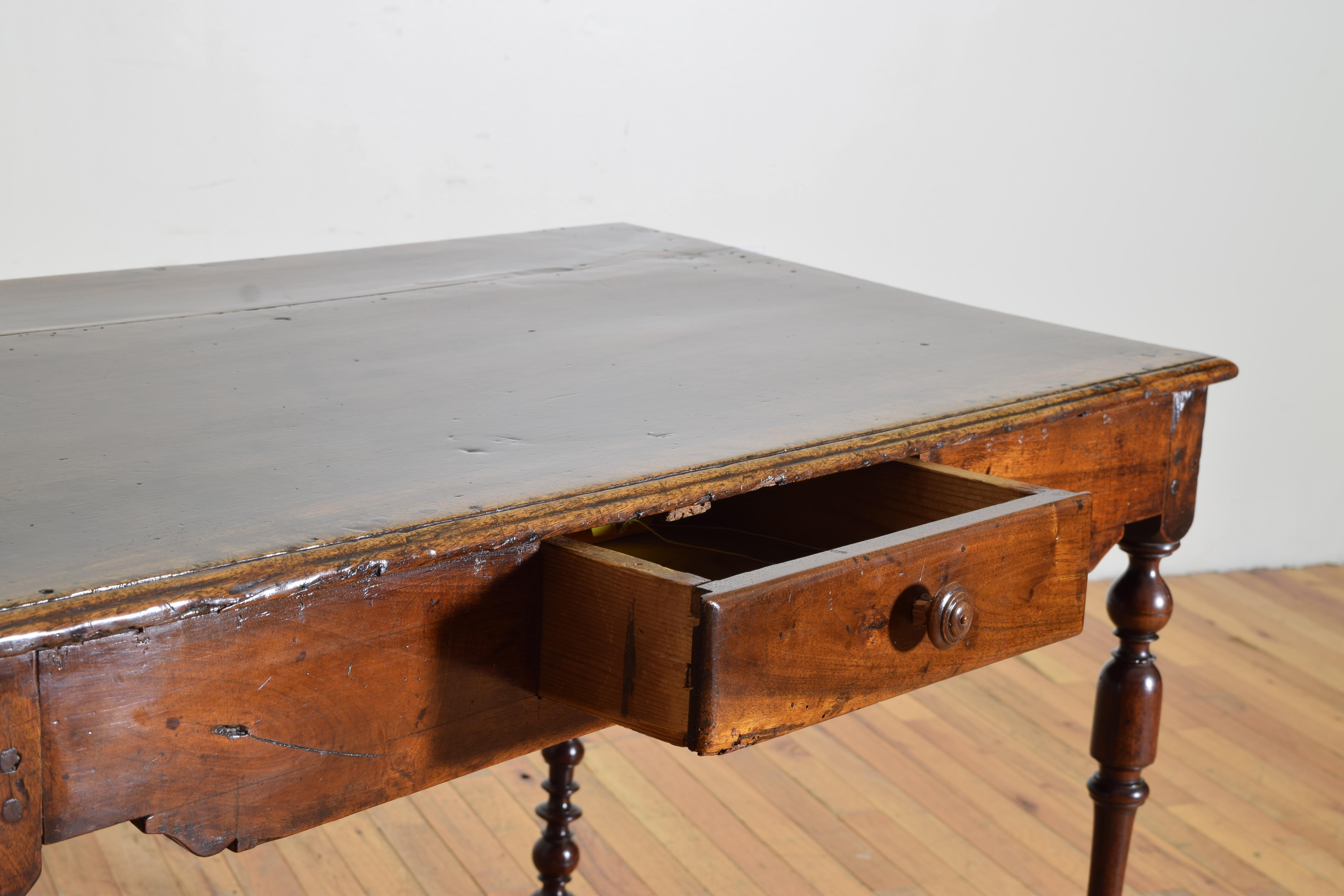 French Louis XIV Period Turned Walnut 1-Drawer Table, 1st quarter 18th century For Sale 4