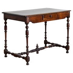 Mesa francesa de 1 cajón de nogal torneado del periodo Luis XIV, 1er cuarto del siglo XVIII
