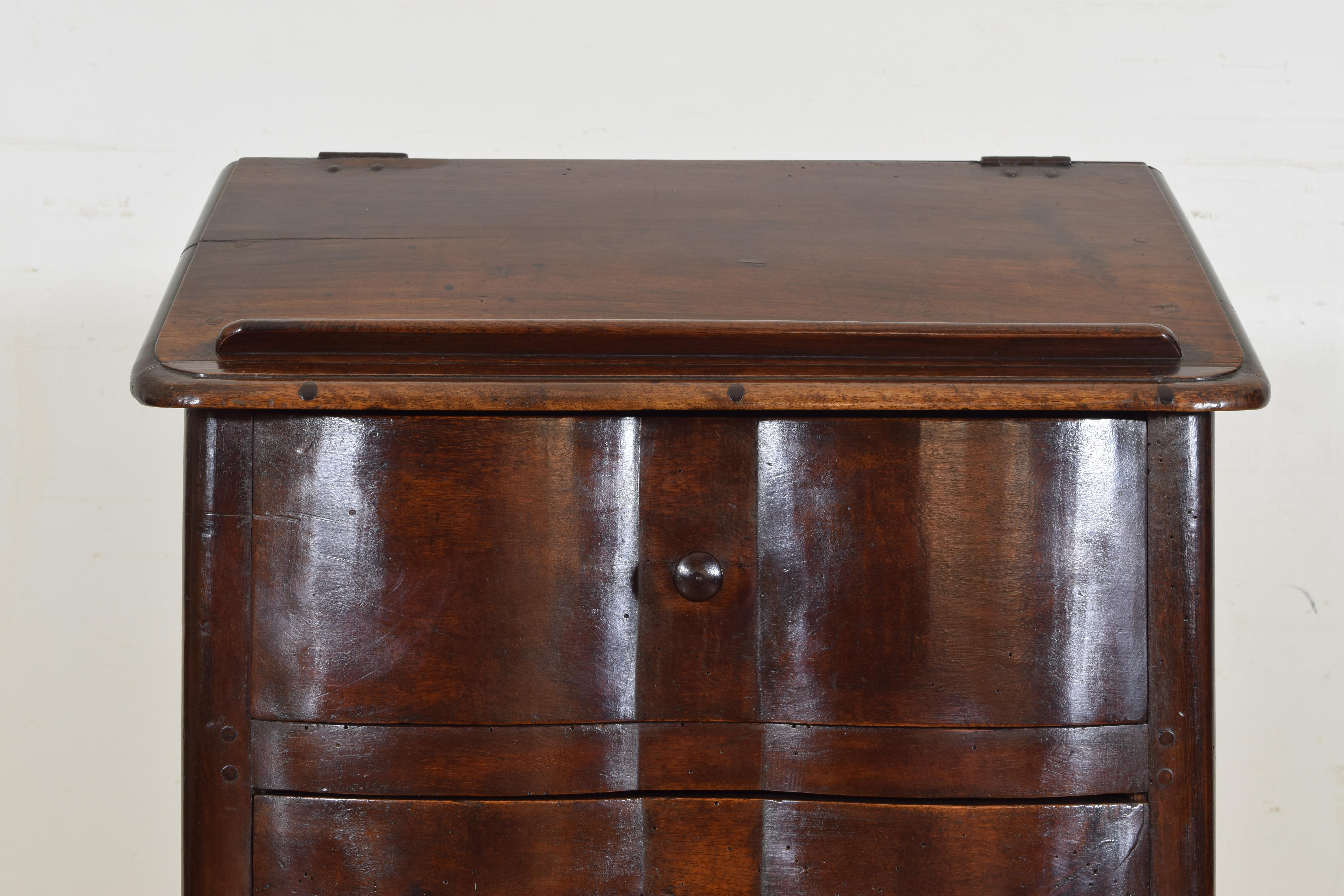French Louis XIV Period Walnut Four-Drawer Bureau Commode, Early 18th Century 3