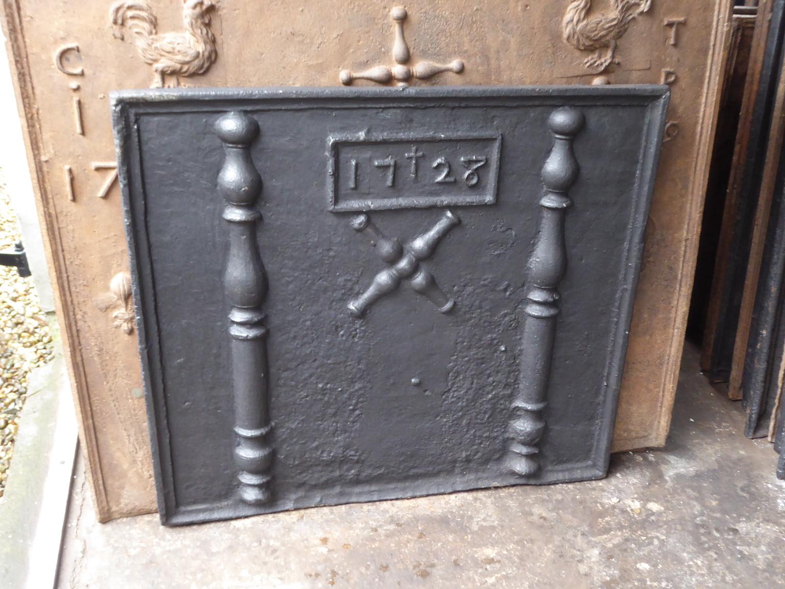 French Louis XIV 'Pillars with Saint Andrew's Cross' Fireback, 18th Century In Good Condition In Amerongen, NL