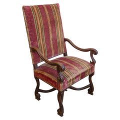 Französisch Louis XIV Stil 1790er Jahre geschnitzt Nussbaum Fauteuil mit Scrolling Arme und Beine
