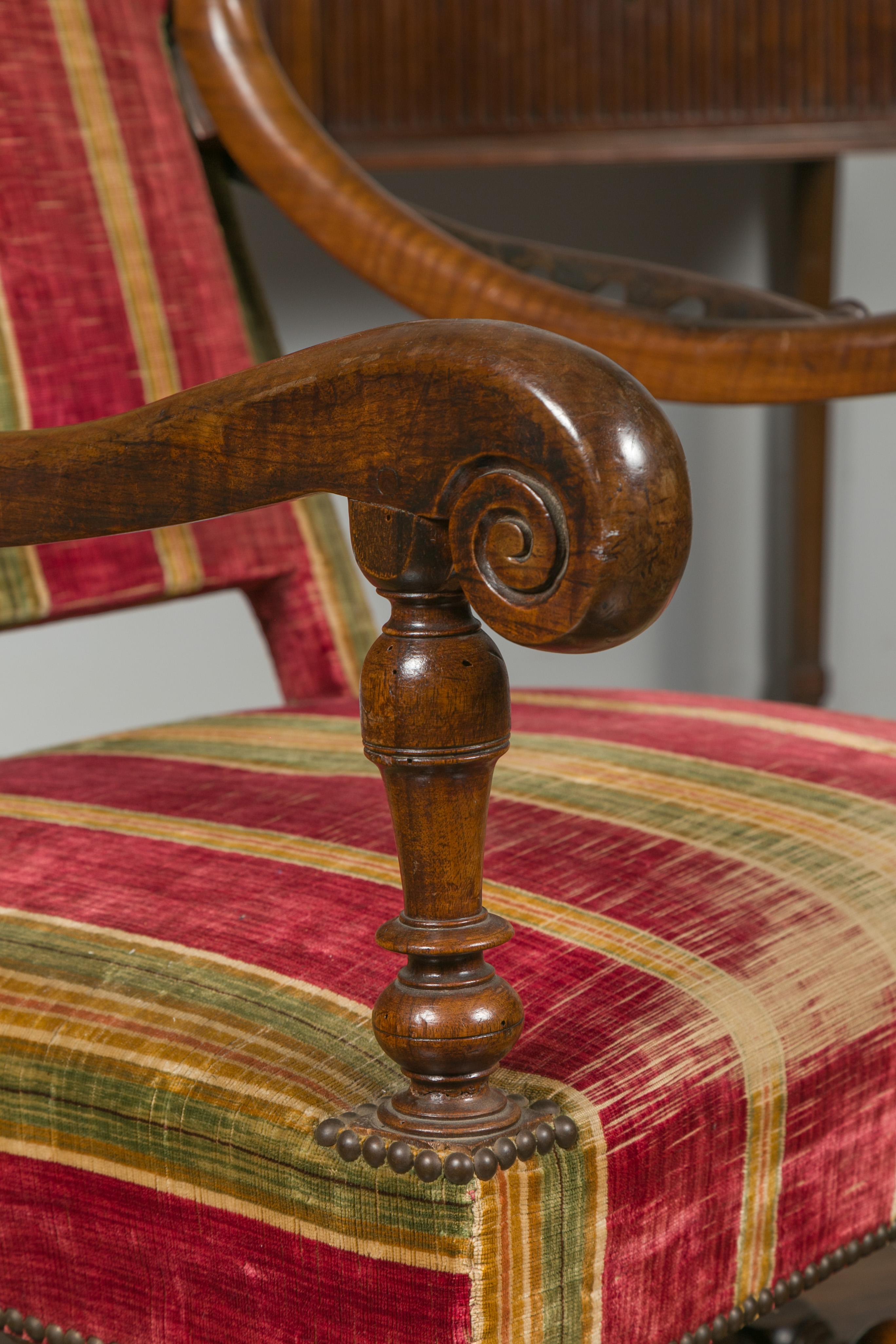 Sillón reclinable francés estilo Luis XIV del siglo XIX con base torneada en venta 5