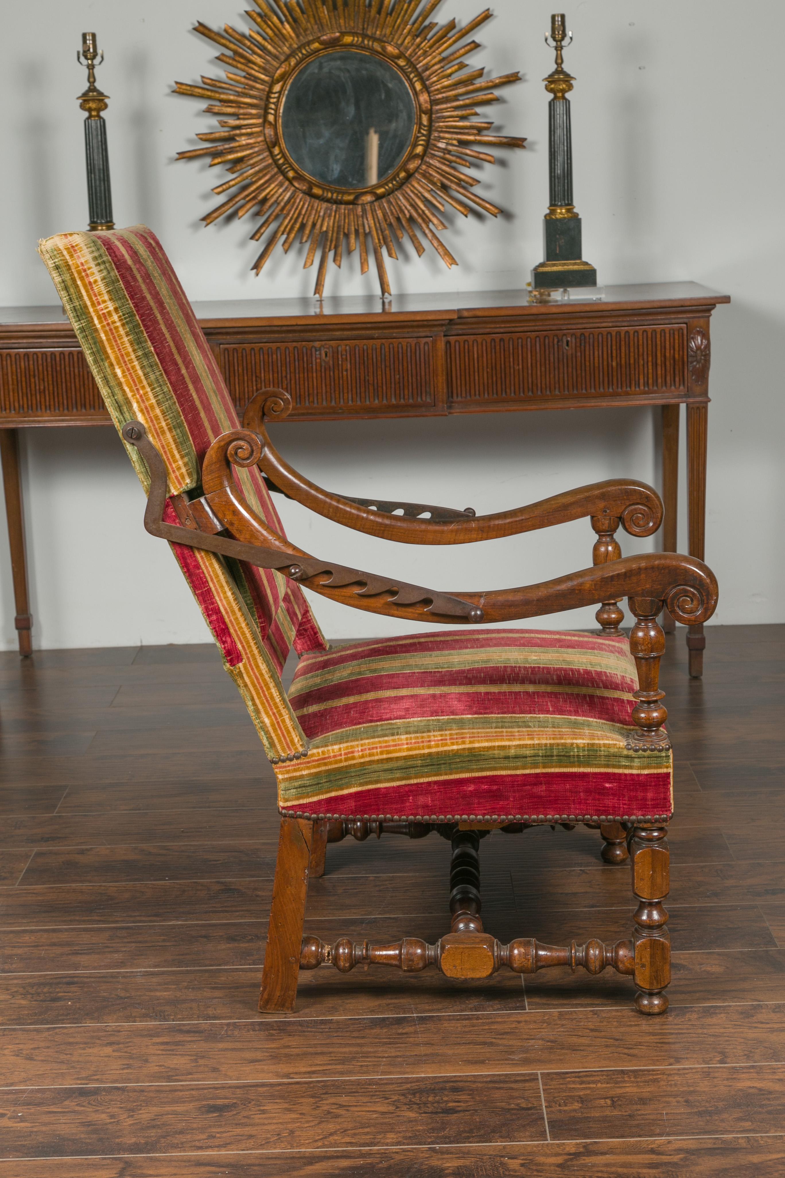 French Louis XIV Style 19th Century Reclining Armchair with Turned Base For Sale 9