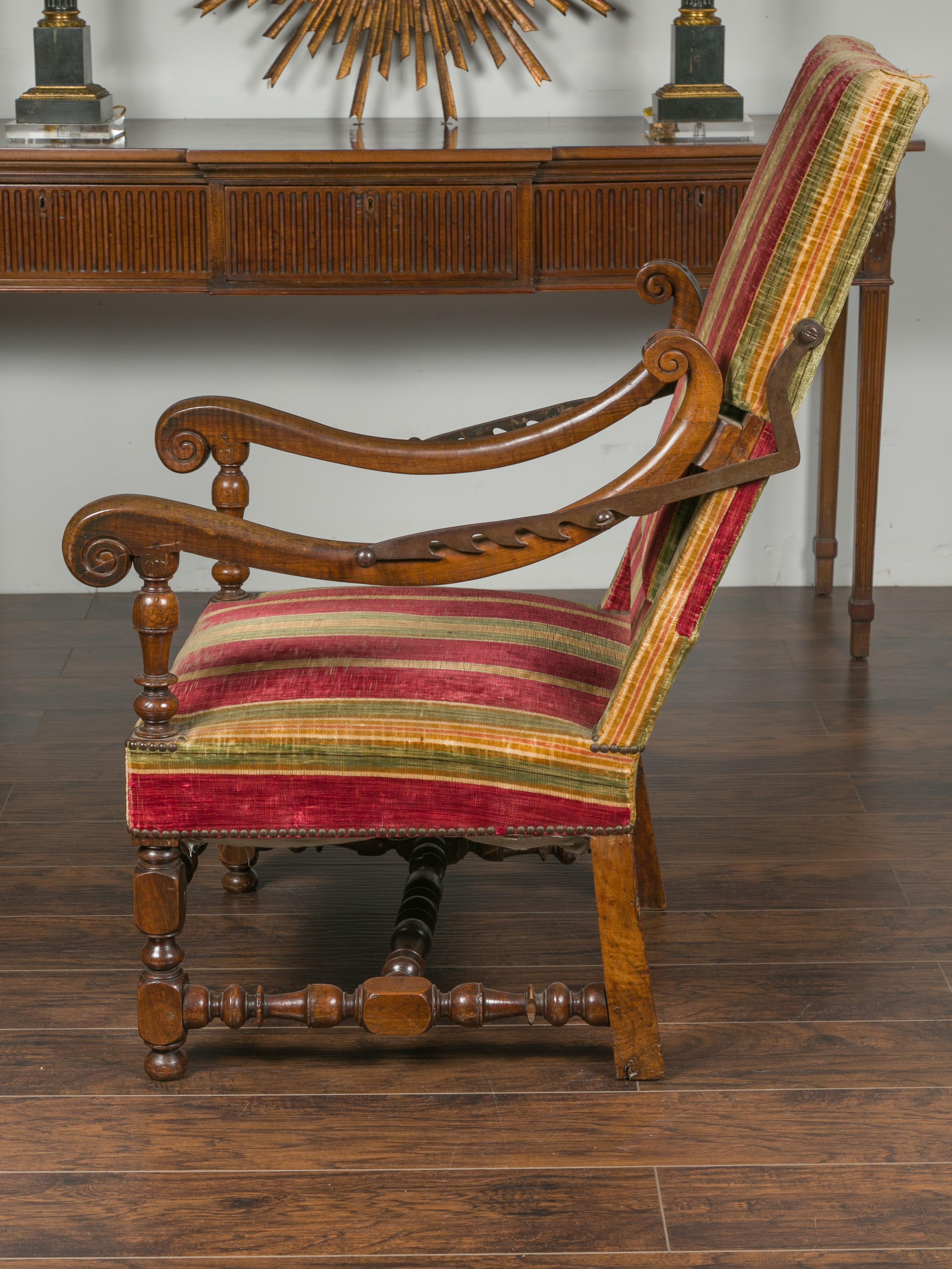 Sillón reclinable francés estilo Luis XIV del siglo XIX con base torneada en venta 12