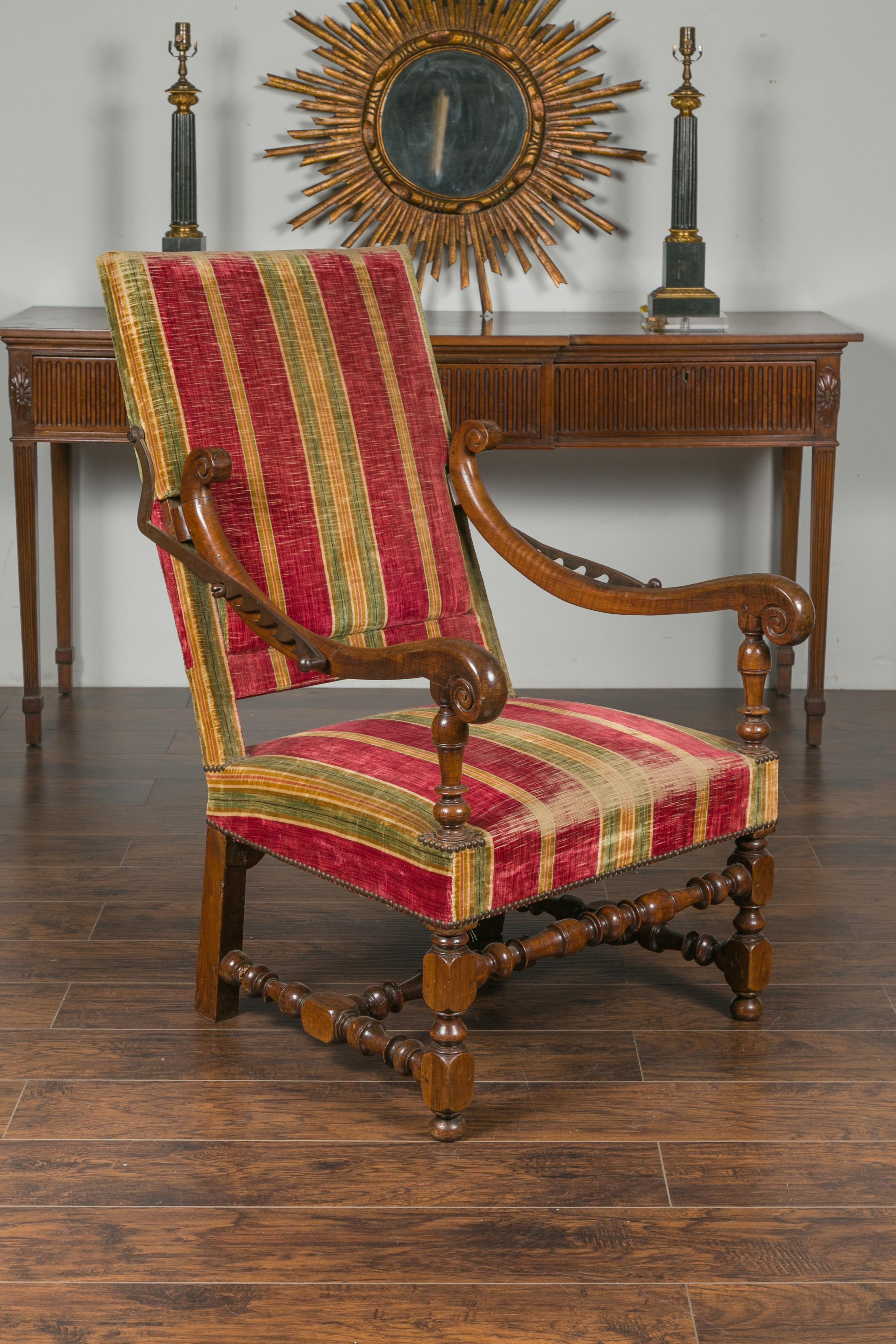 French Louis XIV Style 19th Century Reclining Armchair with Turned Base For Sale 4