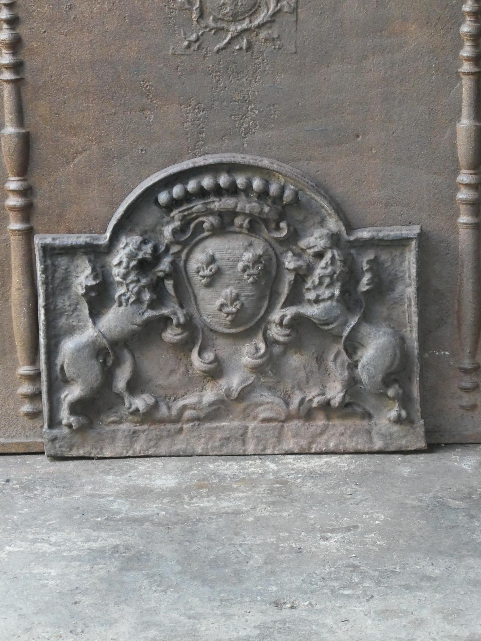 20th century French Louis XIV style fireback with the Arms of France. A coat of arms of the House of Bourbon, an originally French royal house that became a major dynasty in Europe. The house delivered kings for Spain (Navarra), France, both