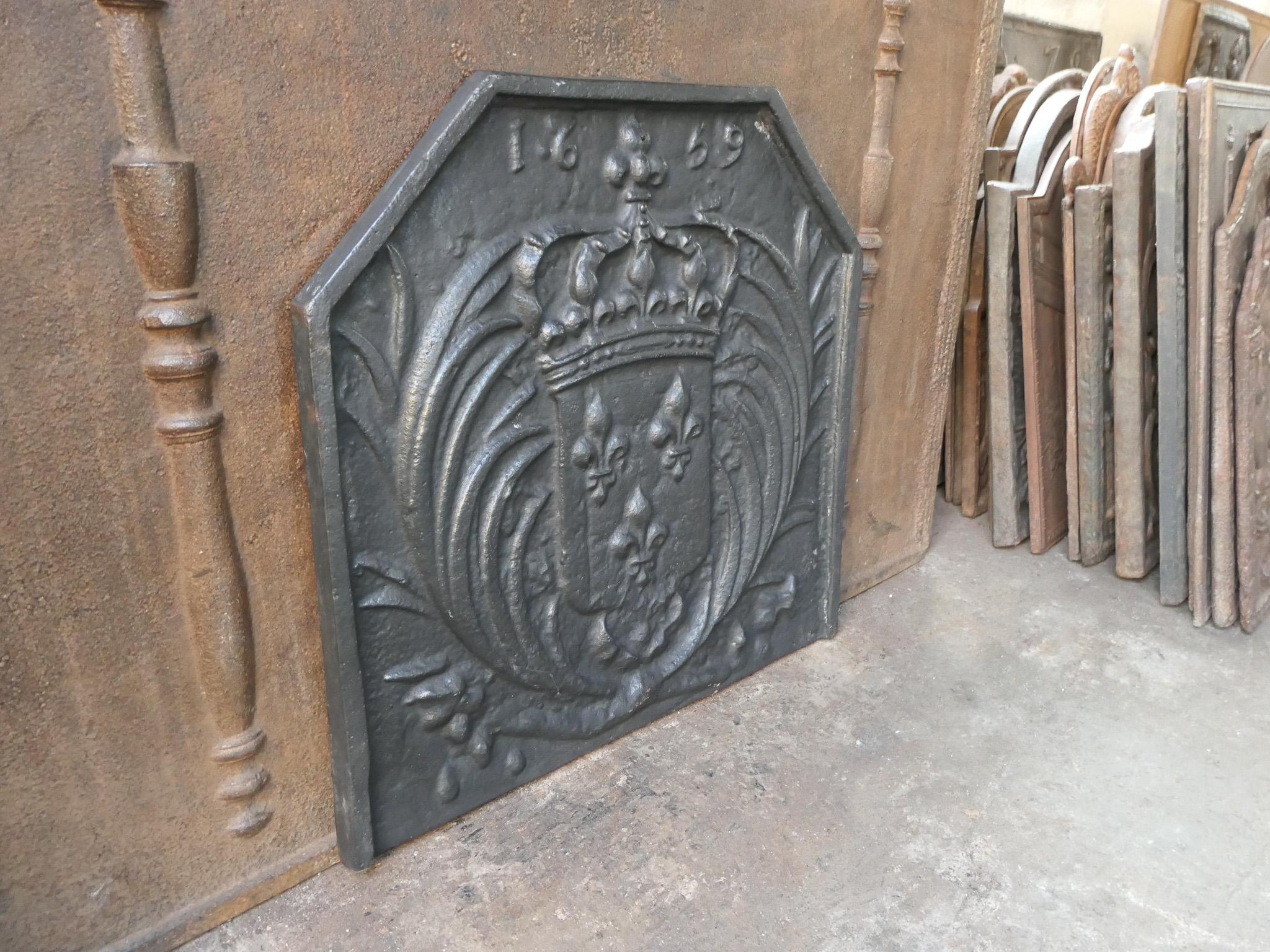 Plaque de cheminée française de style Louis XIV « Arms of France » en vente 3