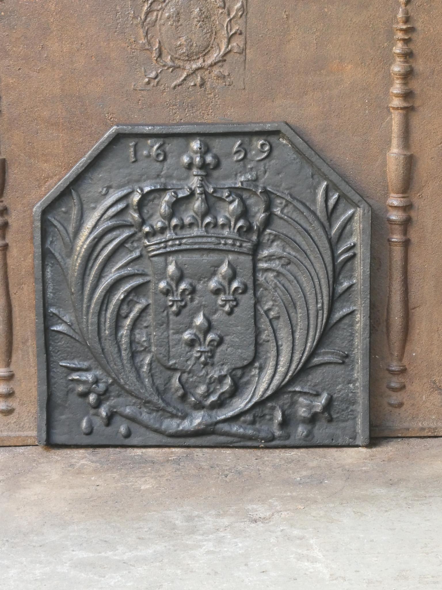 Français Plaque de cheminée française de style Louis XIV « Arms of France » en vente