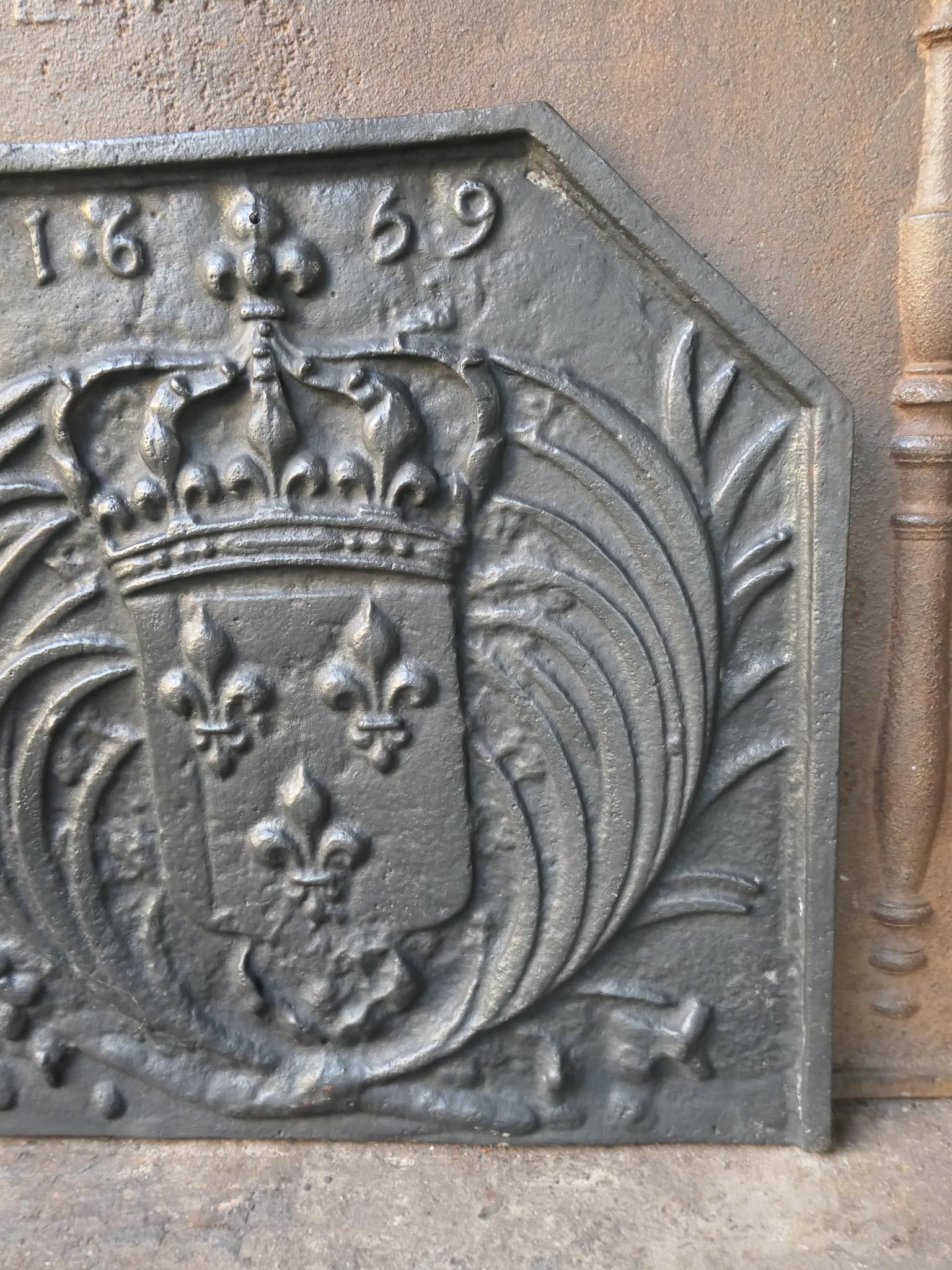 Plaque de cheminée française de style Louis XIV « Arms of France » en vente 2