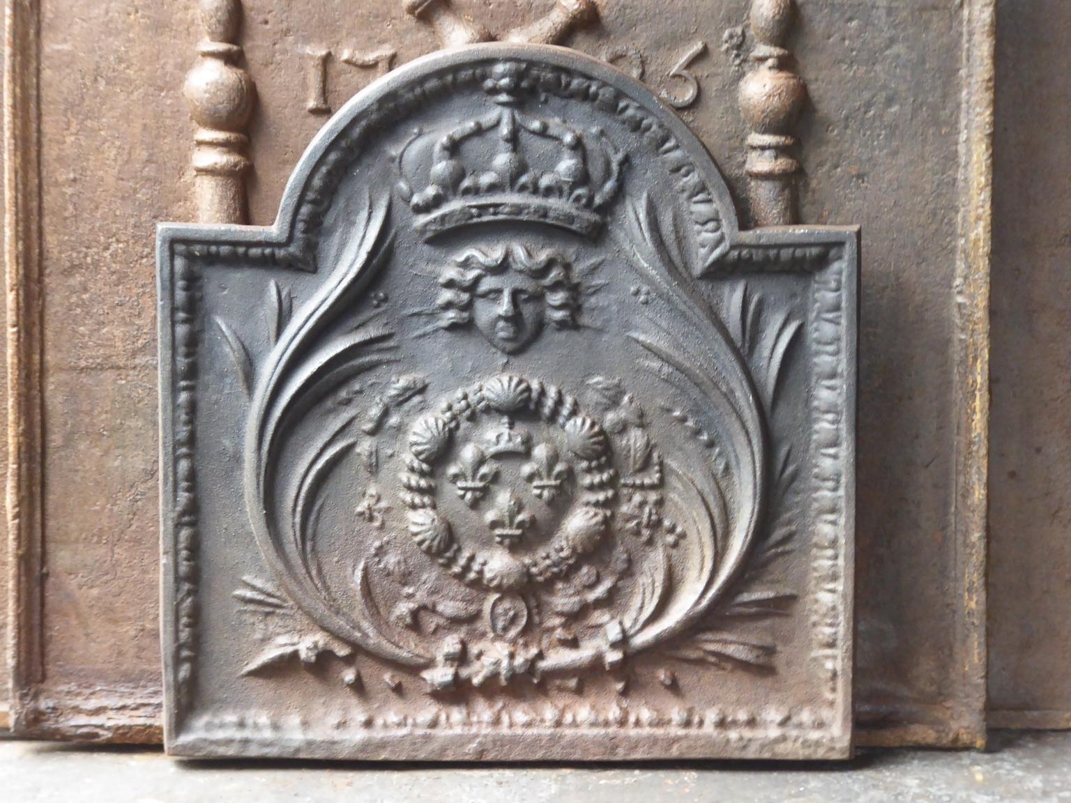 20th century French Louis XIV style fireback with the arms of France. This is the coat of arms of the House of Bourbon, an originally French royal house that became a major dynasty in Europe. It delivered kings for Spain (Navarra), France, both