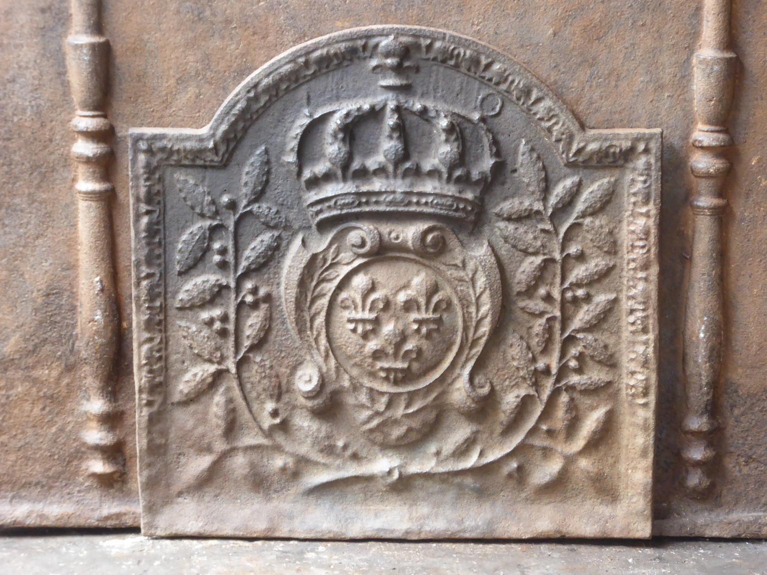 20th century French Louis XIV style fireback with the arms of France. Coat of arms of the House of Bourbon, an originally French royal house that became a major dynasty in Europe. It delivered kings for Spain (Navarra), France, both Sicilies and