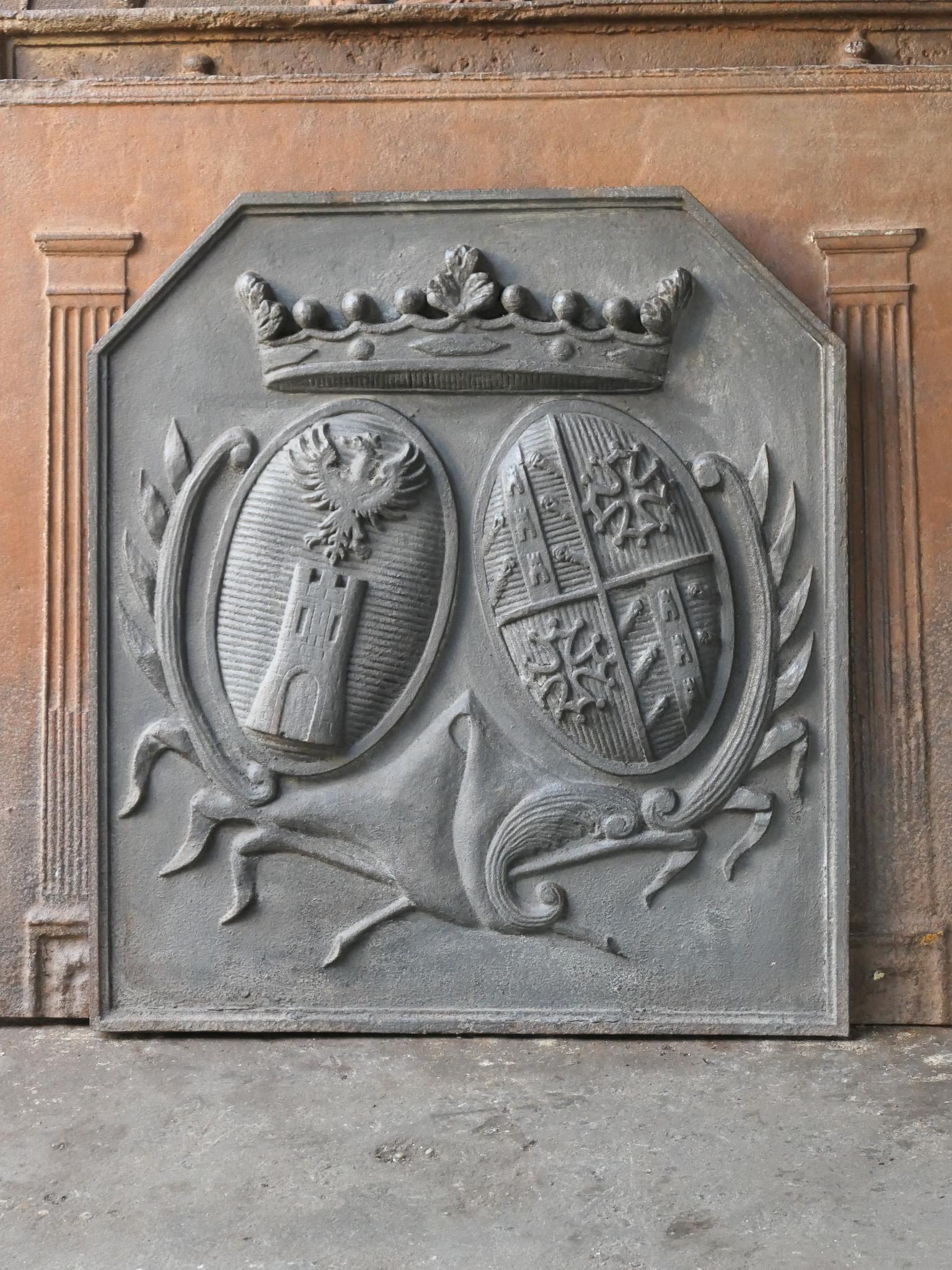 Beautiful 20th century French Louis XIV style fireback with a coat of arms. 

The fireback is made of cast iron. It can be made black / pewter upon request at no extra cost. It is in a good condition, no cracks.

This product weighs more than 65 kg