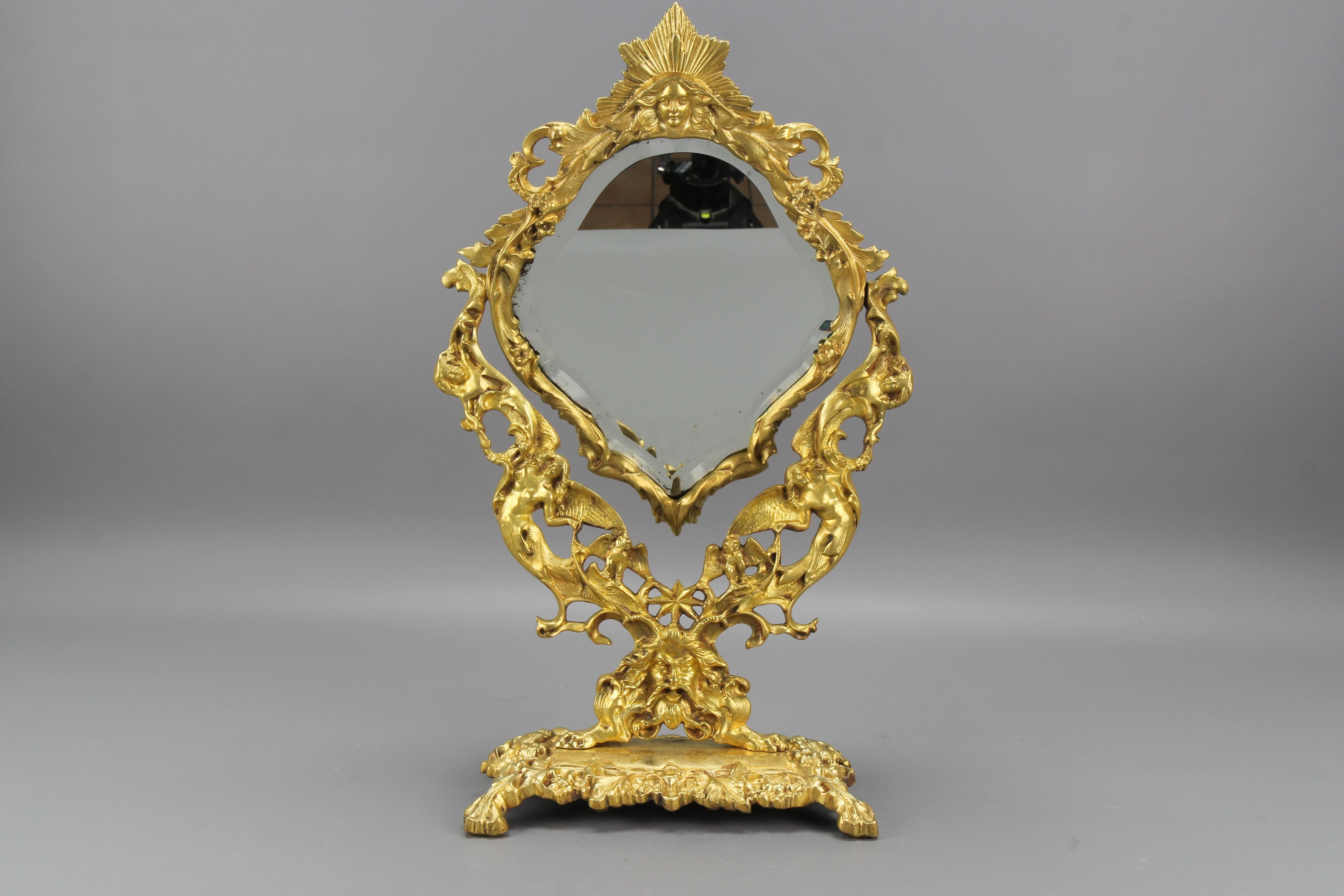 French Louis XIV Style Bronze and Brass Faceted Desktop Mirror  In Good Condition For Sale In Barntrup, DE