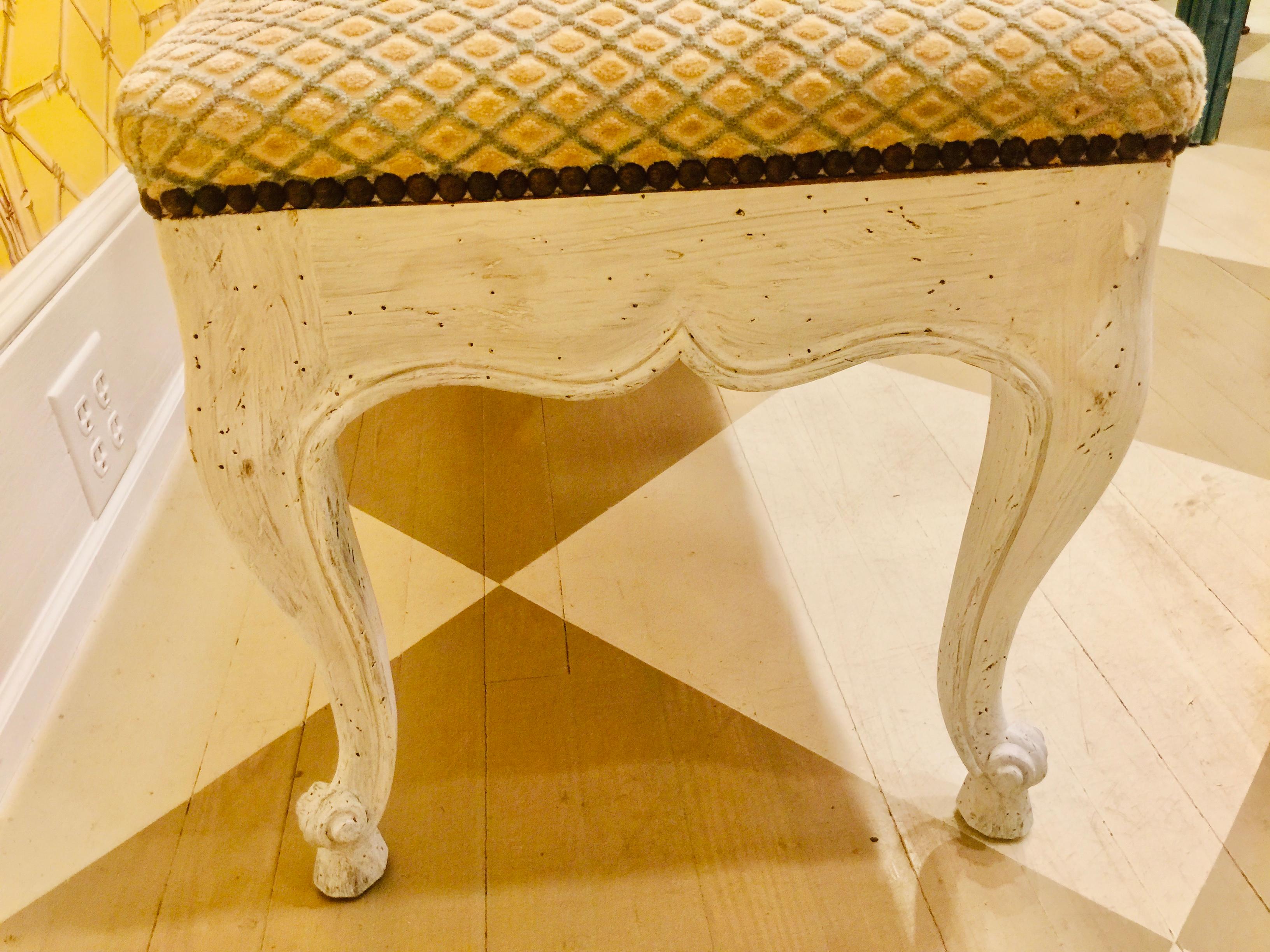 French Louis XIV Style Chalked White Wooden Bench 2