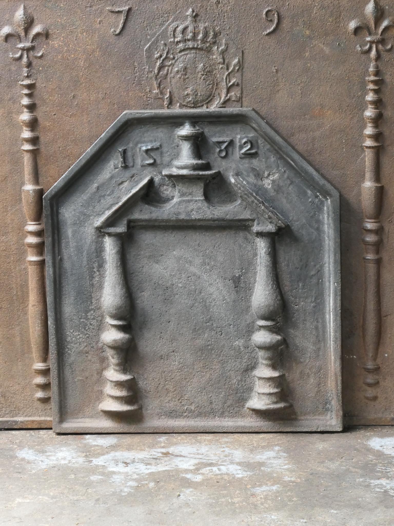 Français Plaque de cheminée française de style Louis XIV, 20e siècle en vente