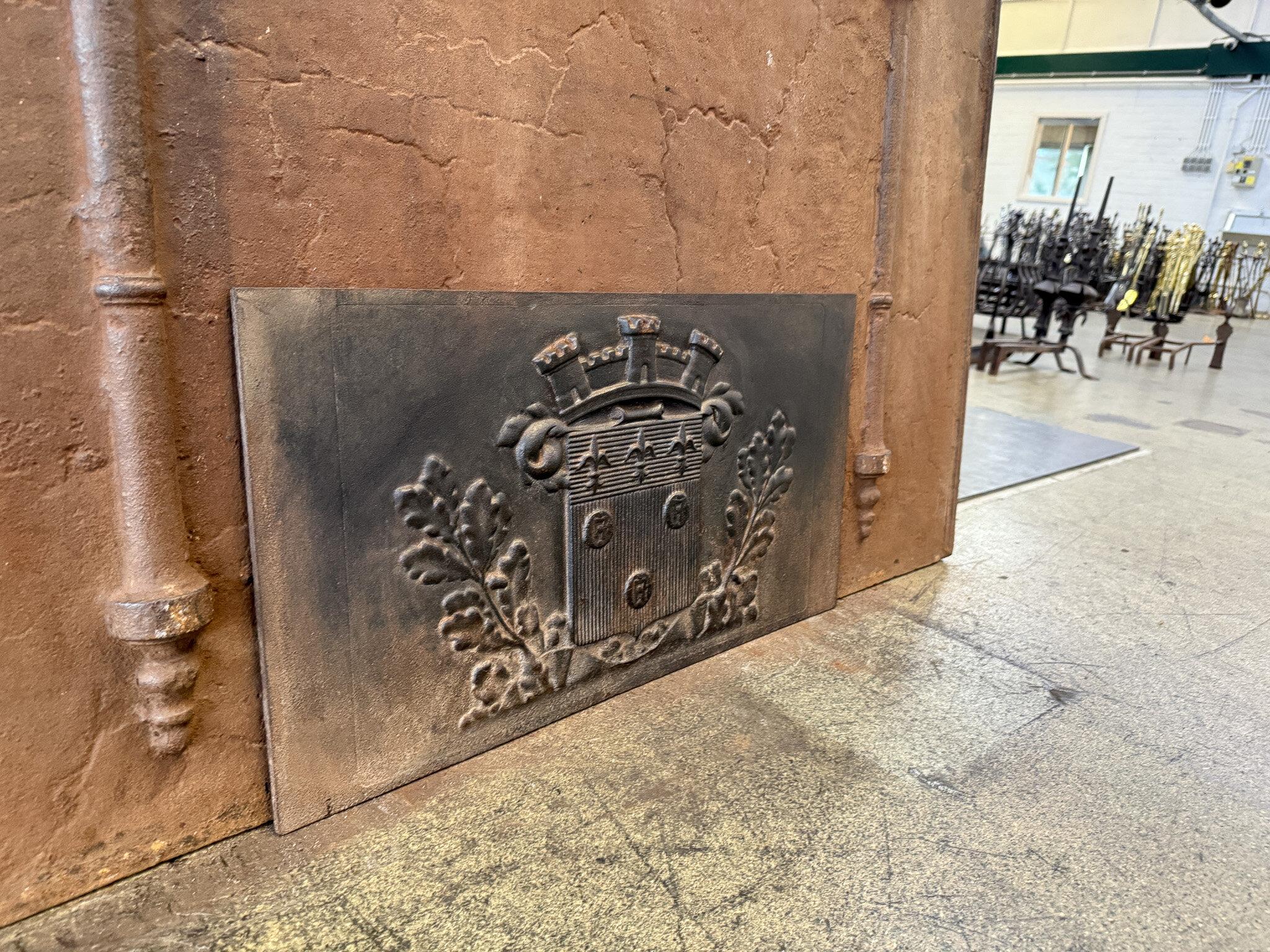 French Louis XIV Style 'Coat of Arms' Fireback / Backsplash, 20th Century For Sale 4