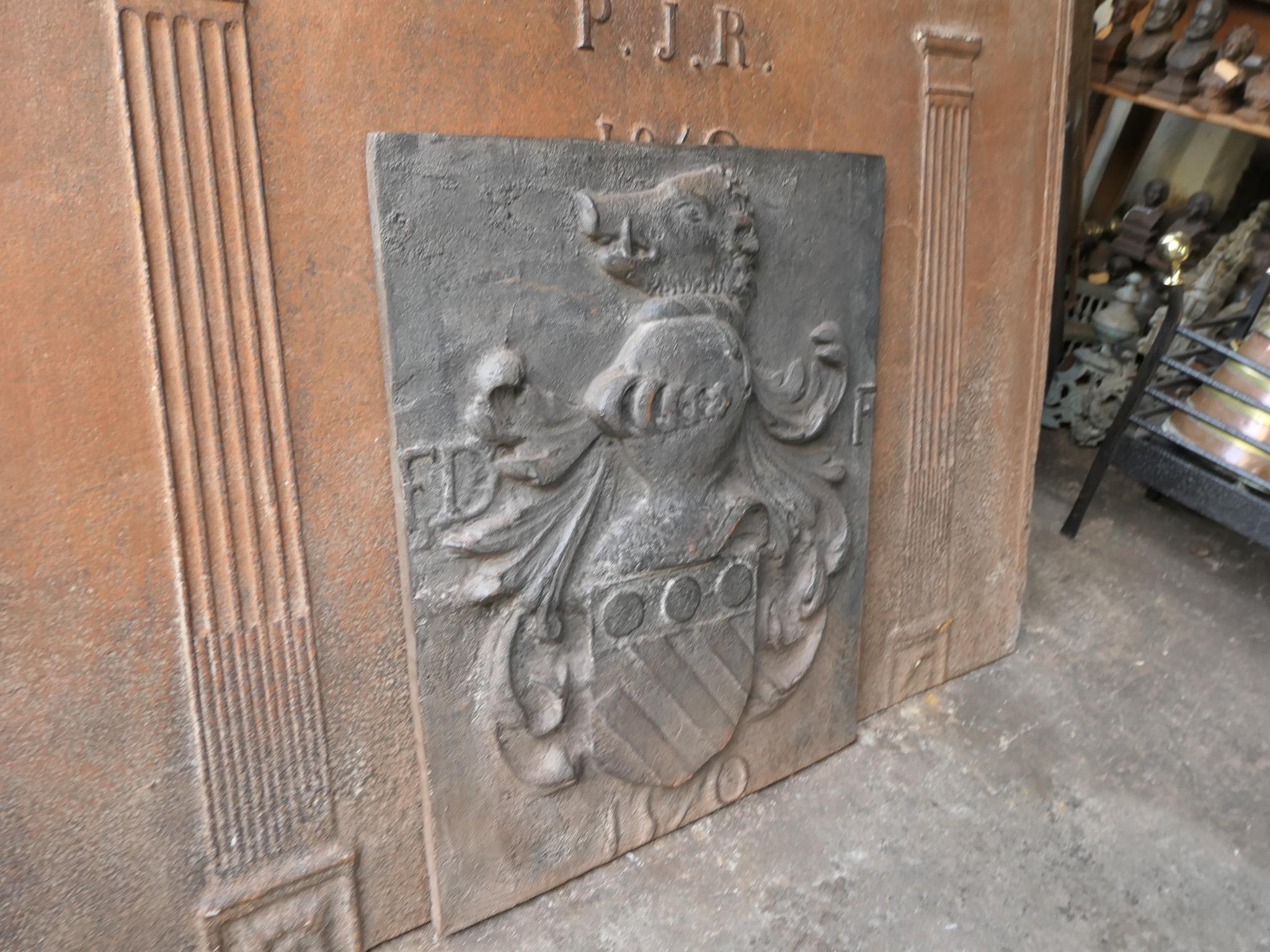 French Louis XIV Style 'Coat of Arms' Fireback / Backsplash For Sale 3