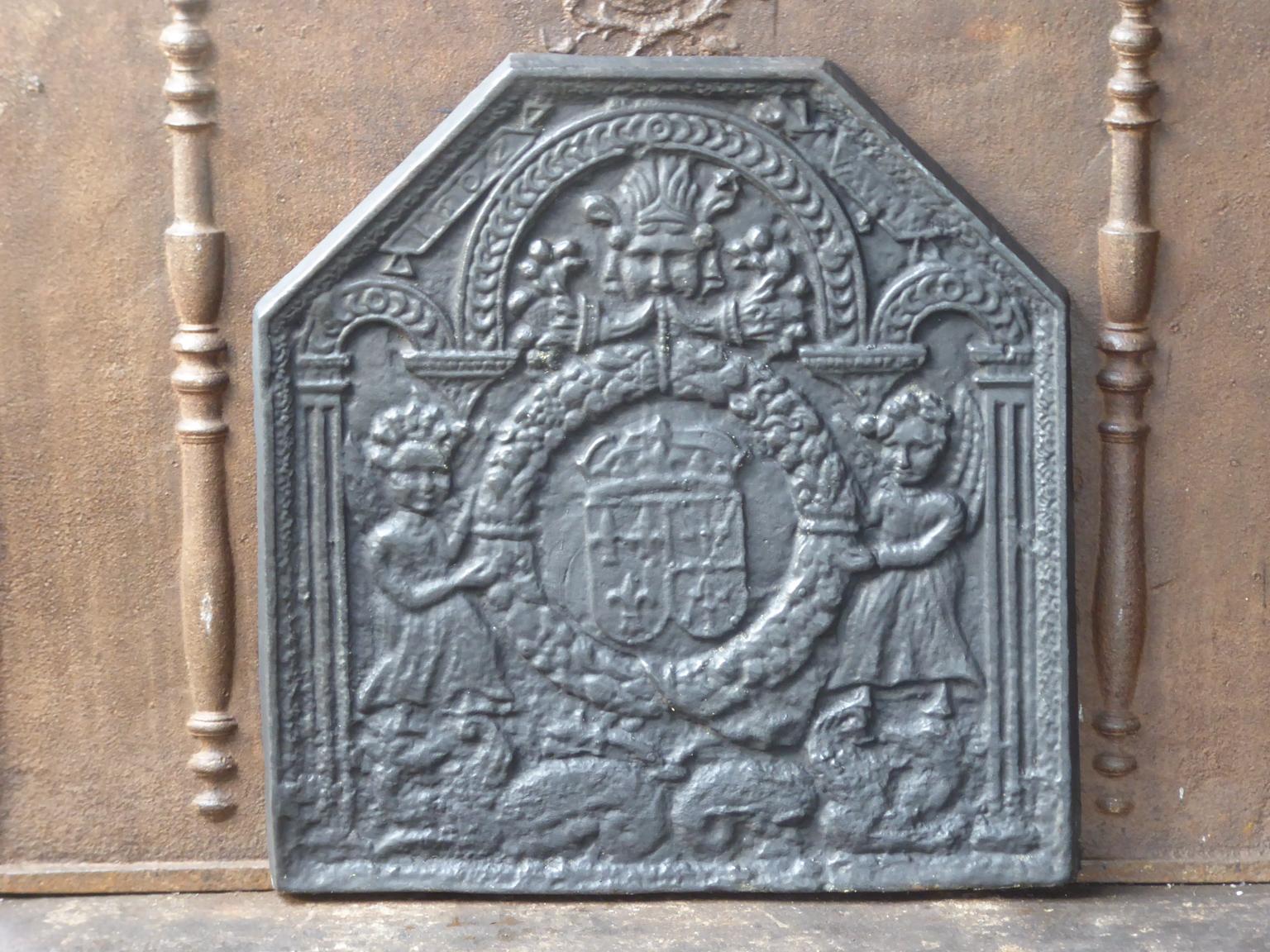 French Louis XIV style fireback with a coat of arms. The fireback is made of cast iron and has a black / pewter patina. The condition is good and does not have cracks.







 
