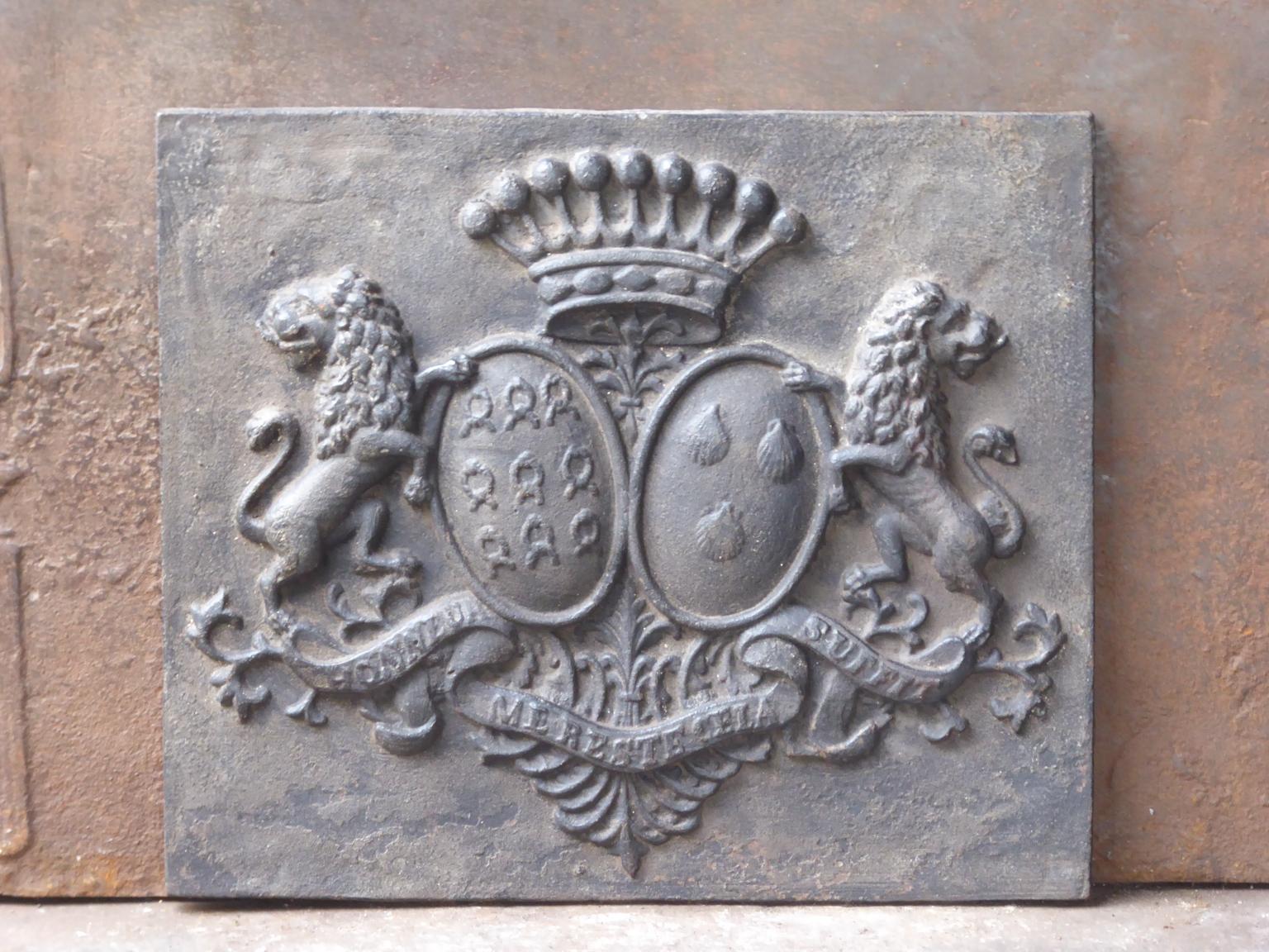 20th century French Louis XIV style fireback with an unknown coat of arms. 

The fireback has a natural brown patina. Upon request it can be made black or pewter at no extra cost. It is in a good condition and does not have cracks.







