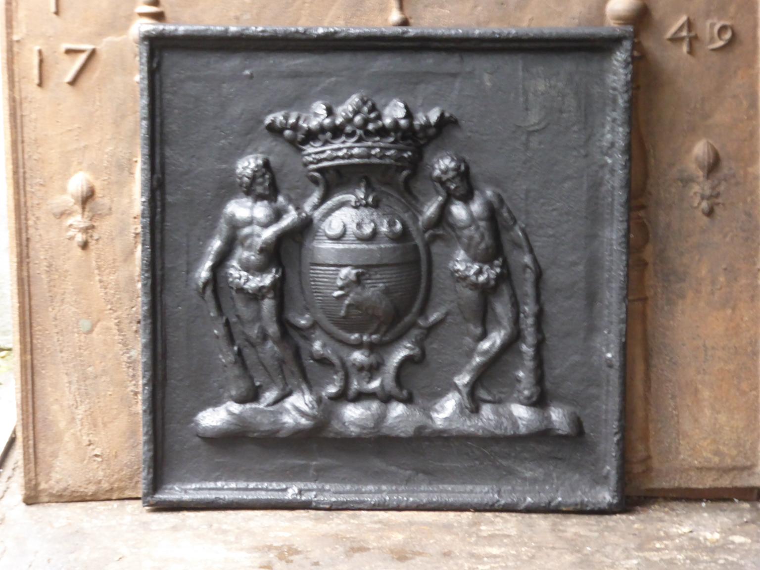 20th century French Louis XIV style fireback with an unknown coat of arms. The fireback is made of cast iron. It has a black / pewter patina. It is in a good condition and does not have cracks.

This product weighs more than 65 kg / 143 lbs. All our