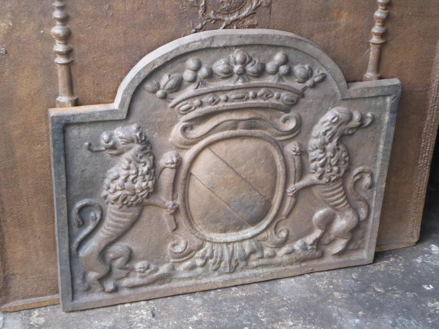 French Louis XIV Style 'Coat of Arms' Fireback In Good Condition In Amerongen, NL