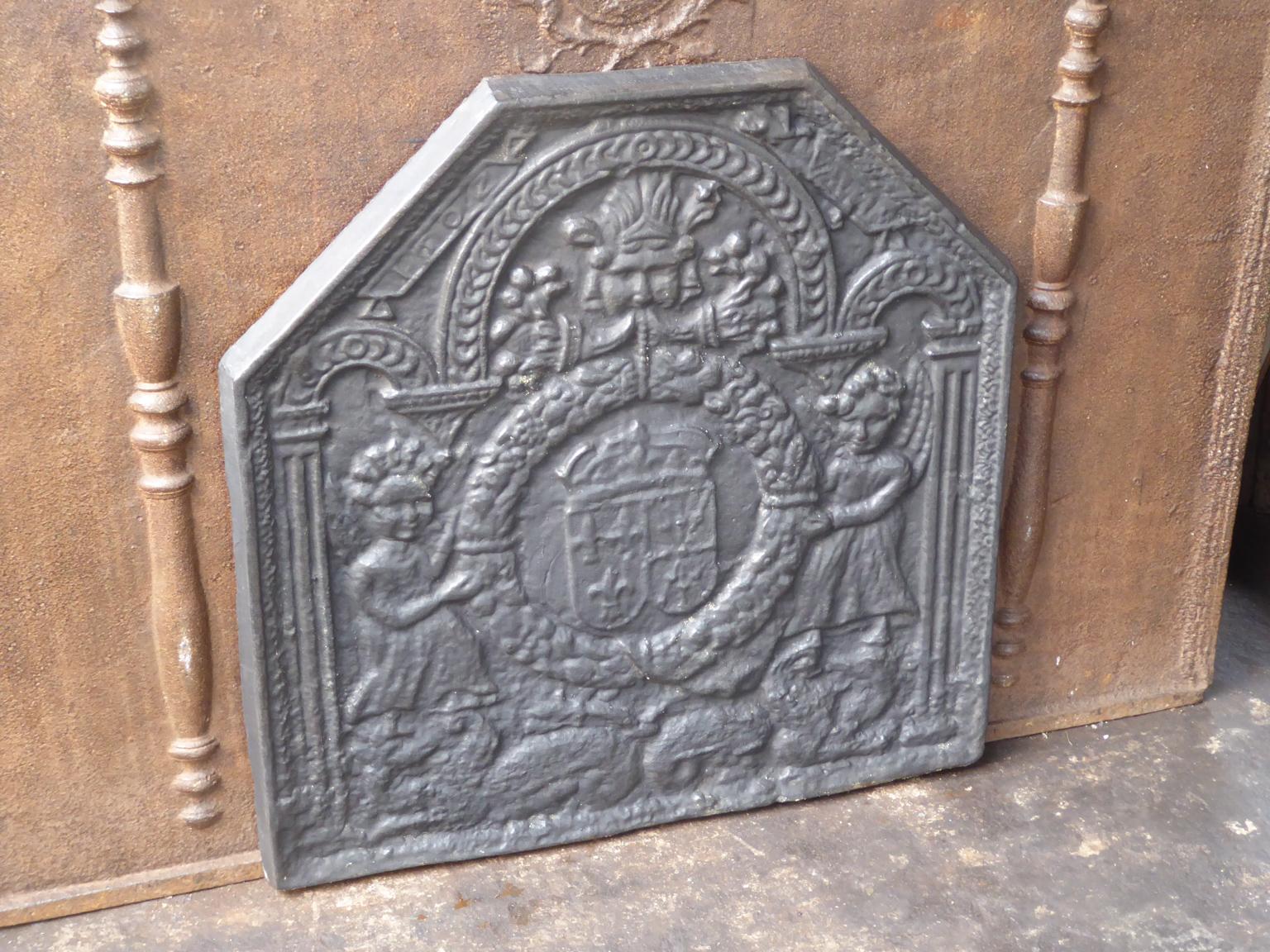 French Louis XIV Style 'Coat of Arms' Fireback / Backsplash In Good Condition For Sale In Amerongen, NL