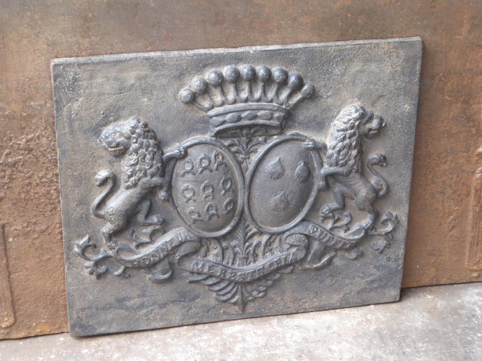 French Louis XIV Style Coat of Arms Fireback In Good Condition In Amerongen, NL
