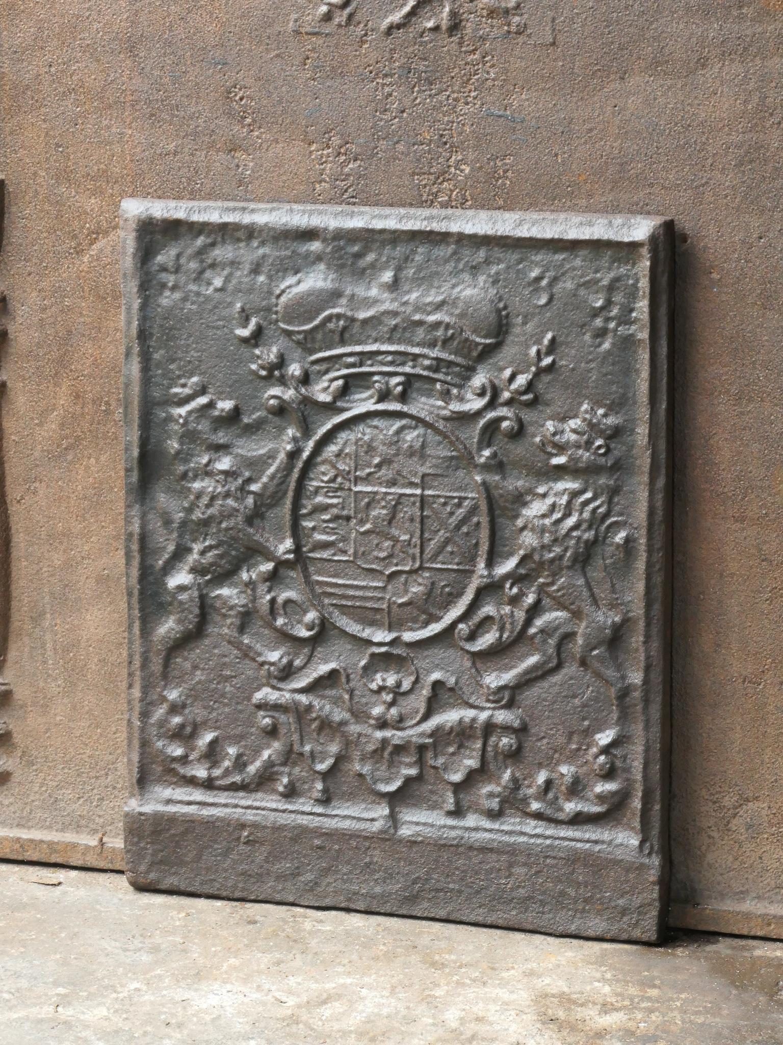 German Louis XIV Style Coat of Arms Fireback / Backsplash In Good Condition For Sale In Amerongen, NL