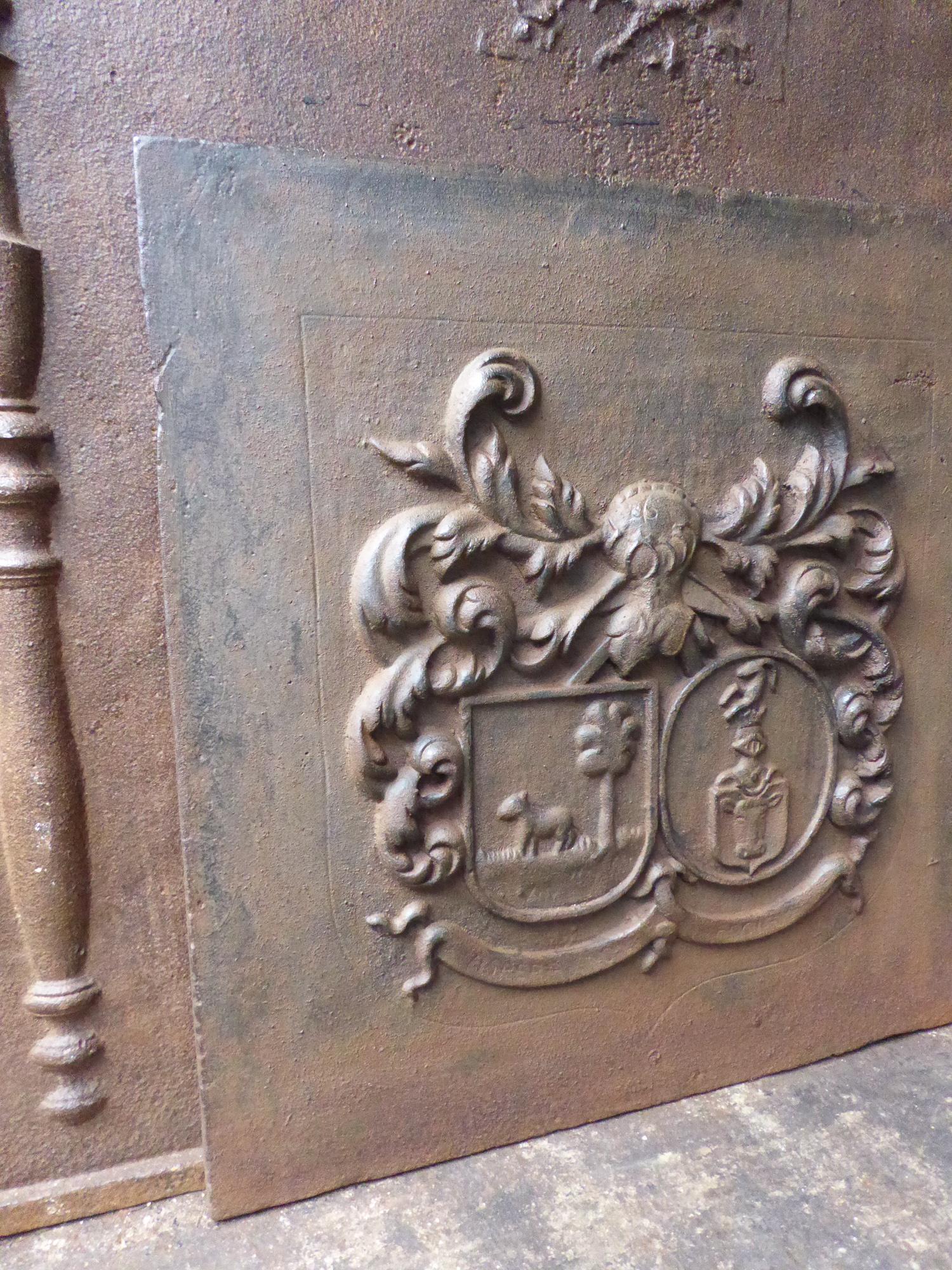 French Louis XIV Style 'Coat of Arms' Fireback In Good Condition In Amerongen, NL