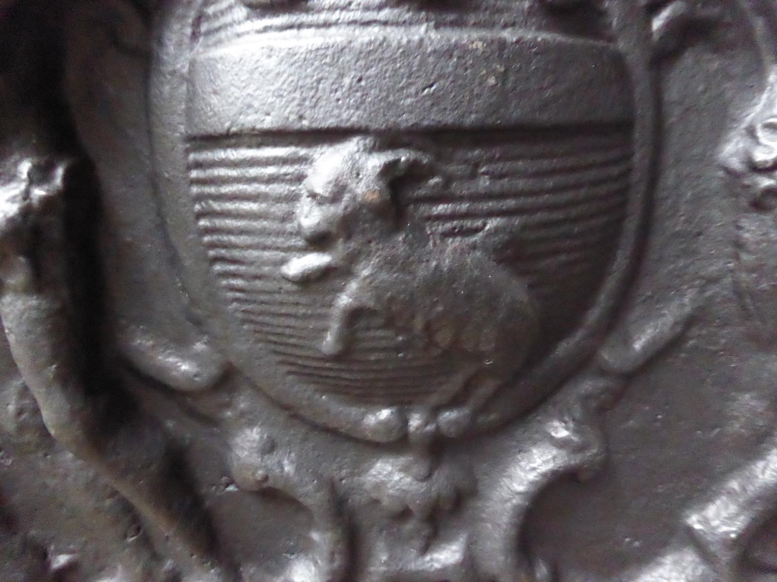 French Louis XIV Style Coat of Arms Fireback / Backsplash For Sale 3
