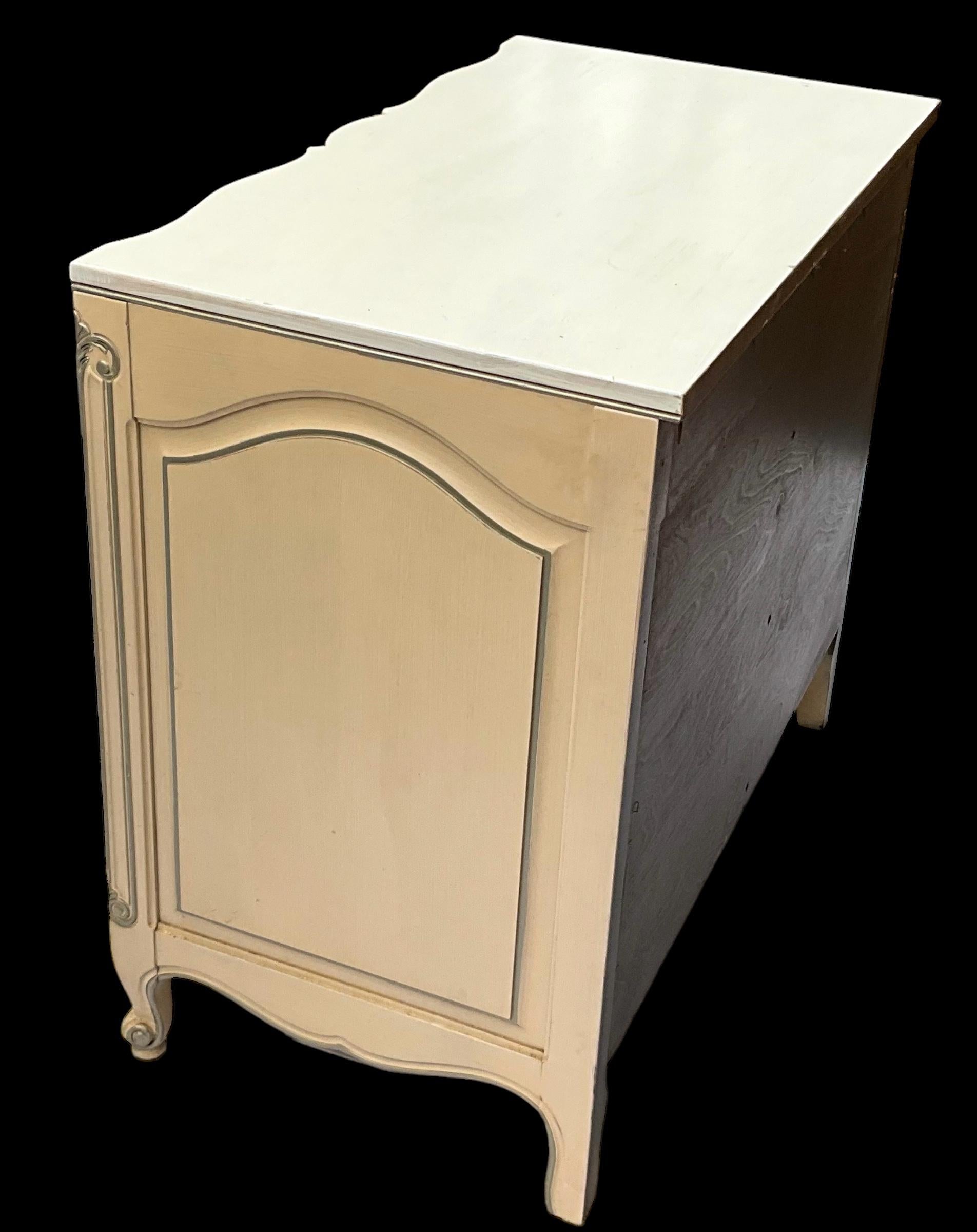 French Louis XIV Style Custom Painted Chests / Commodes By Dixie - Pair In Good Condition For Sale In Kennesaw, GA